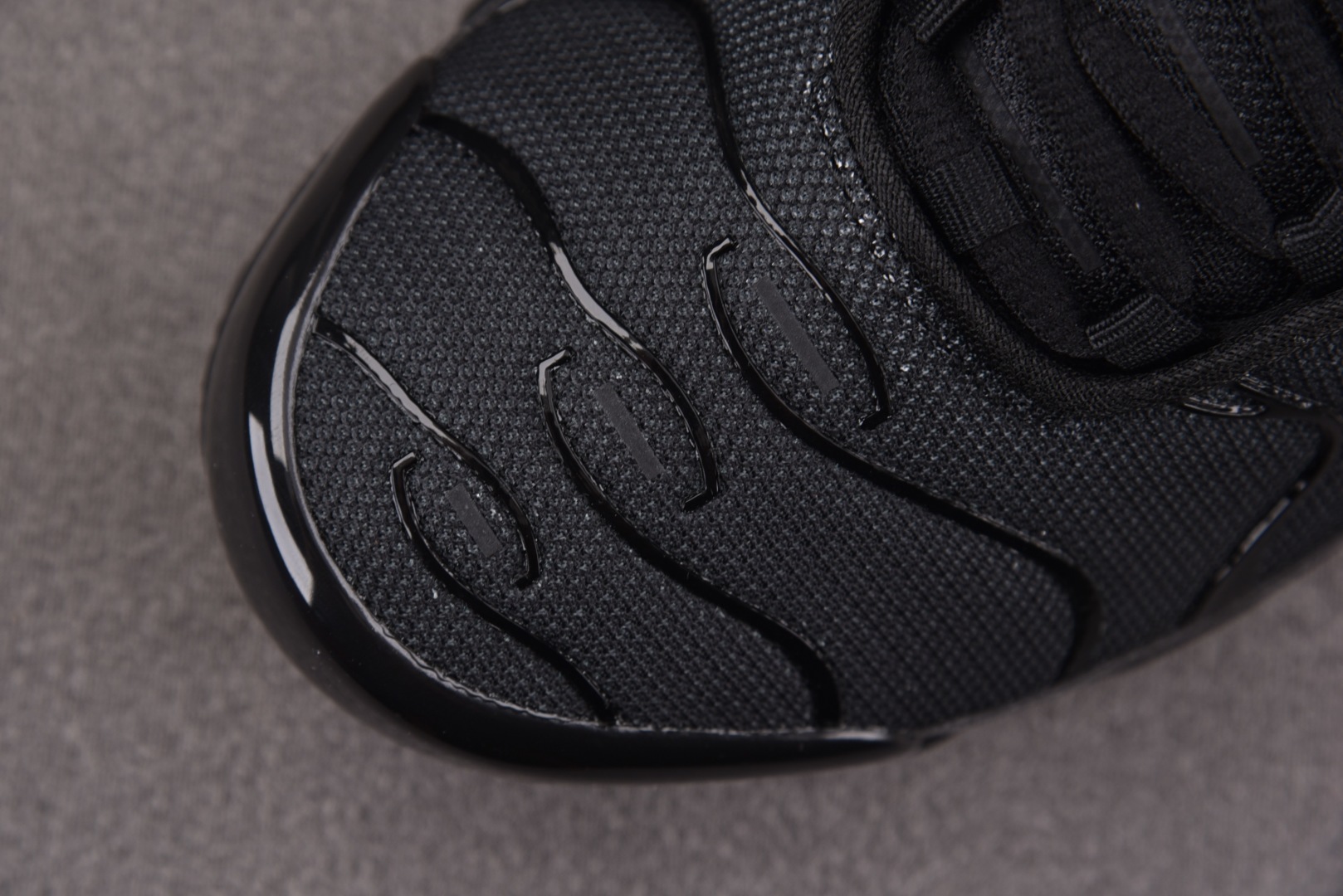 Max 尺码36-47.5

纯原版出品-NK Air Max Plus Black 黑色 FJ4224