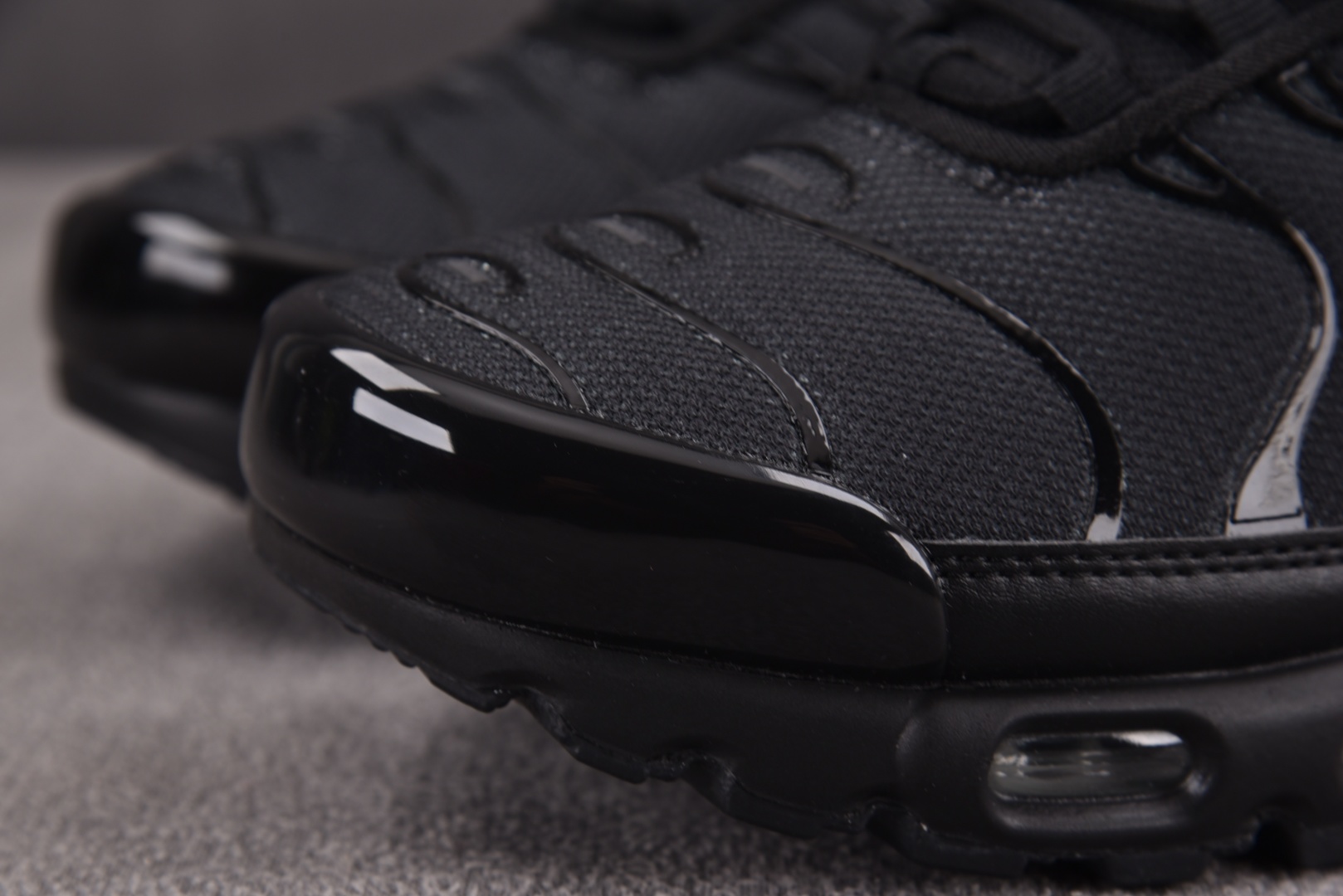 Max 尺码36-47.5

纯原版出品-NK Air Max Plus Black 黑色 FJ4224