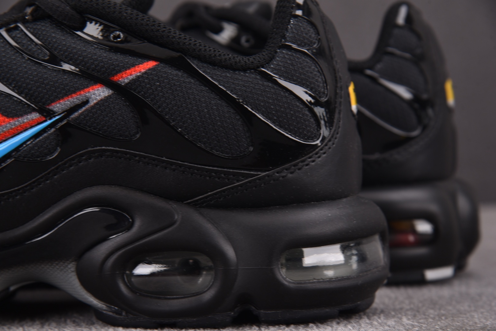 Max 尺码36-47.5

纯原版出品-NK Air Max Plus Black 黑色 FJ4224