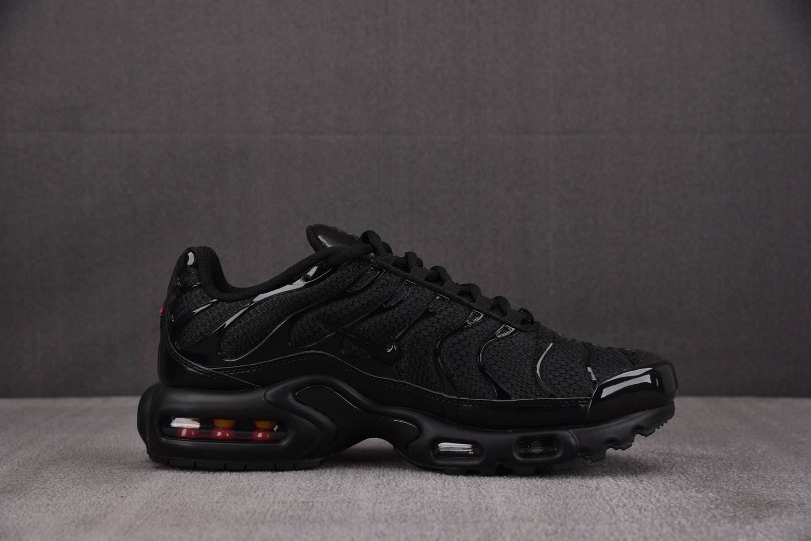 Max 尺码36-47.5

纯原版出品-NK Air Max Plus Triple Black 全黑