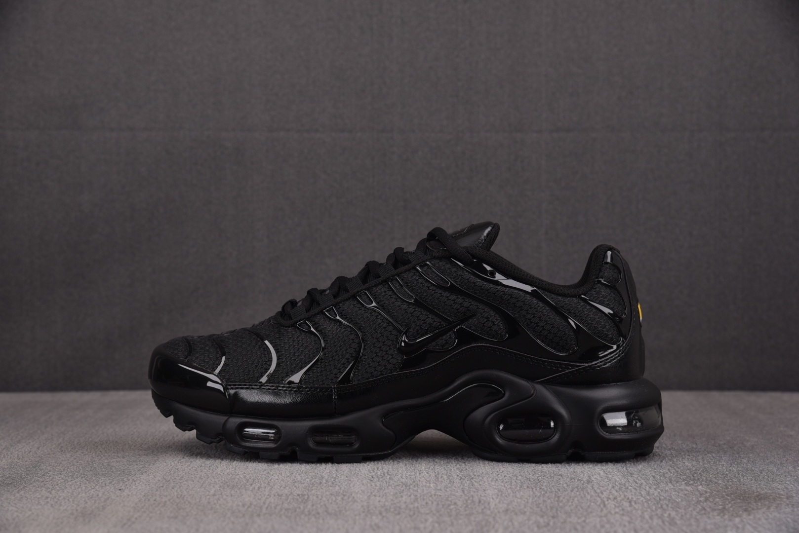 Max 尺码36-47.5

纯原版出品-NK Air Max Plus Triple Black 全黑