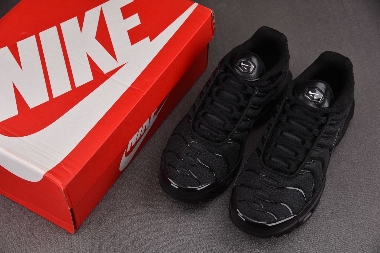 Max 尺码36-47.5

纯原版出品-NK Air Max Plus Triple Black 全黑