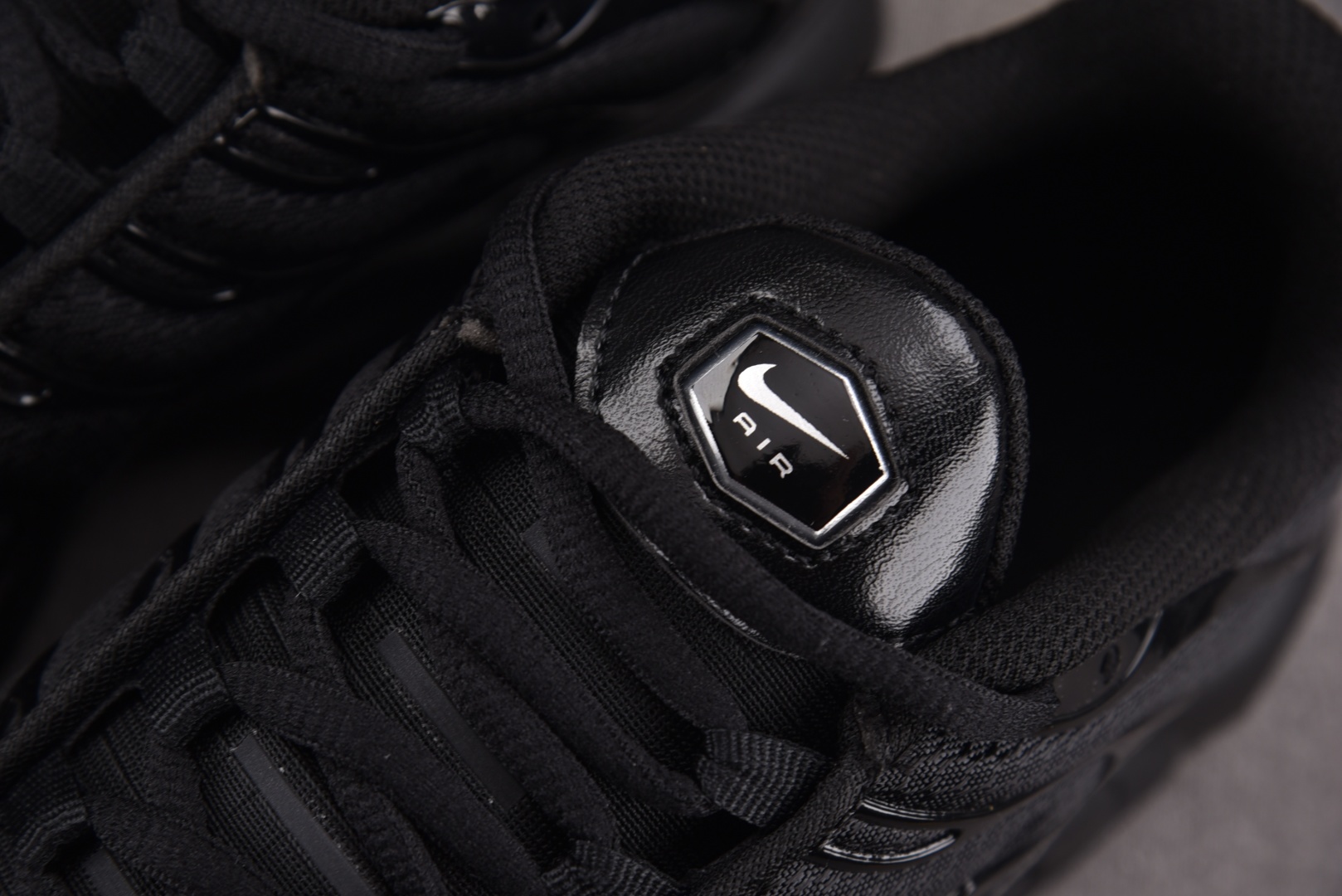 Max 尺码36-47.5

纯原版出品-NK Air Max Plus Triple Black 全黑