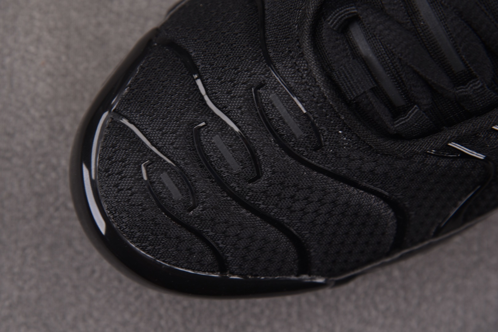 Max 尺码36-47.5

纯原版出品-NK Air Max Plus Triple Black 全黑