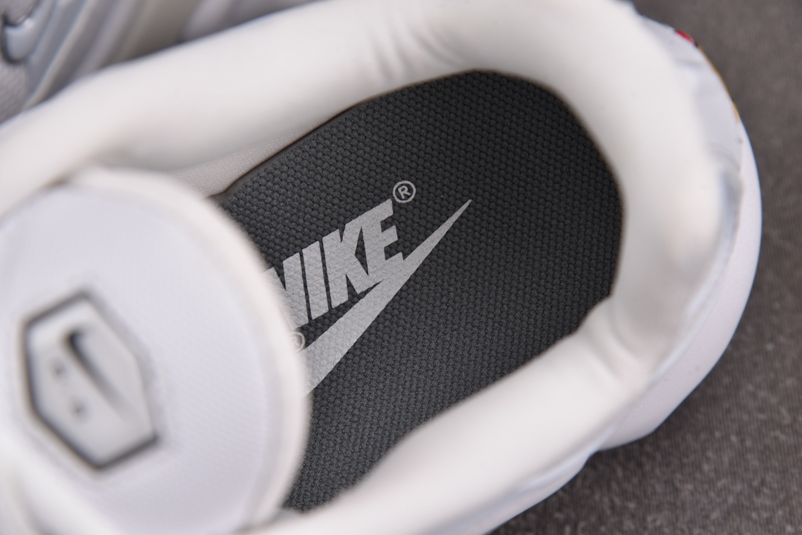 Max 尺码36-47.5

纯原版出品-NK Air Max Plus White 白色 -139 Y