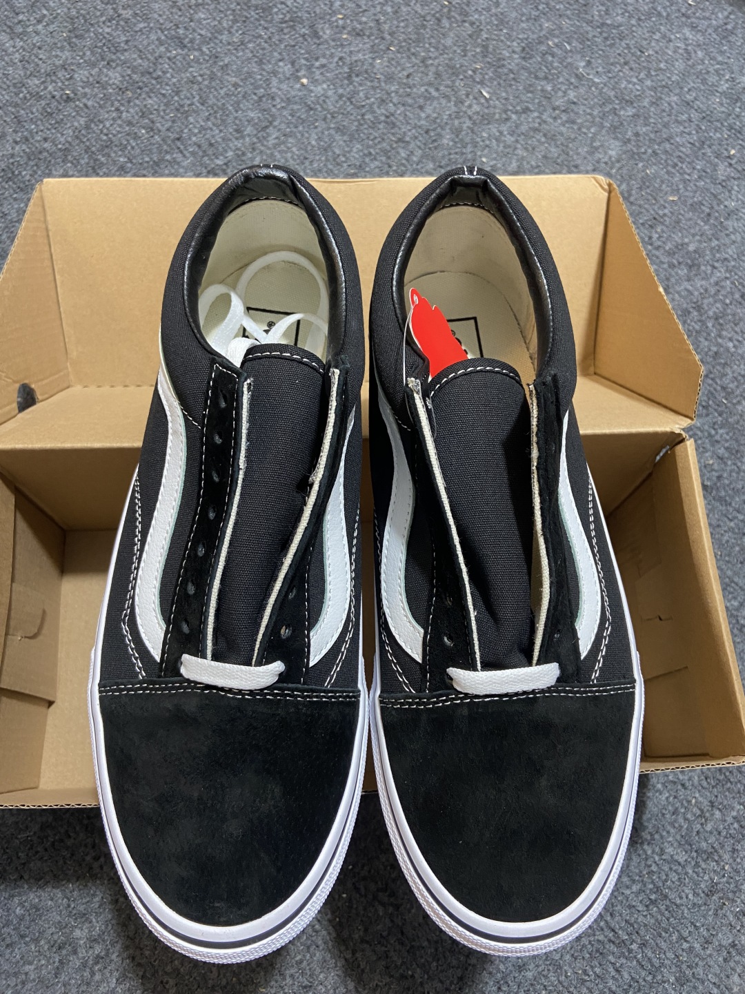 
Vans Old Skool 黑白
经典黑白复古高街百搭休闲帆布鞋
手绘腰果花印第安风 小众且高级
货