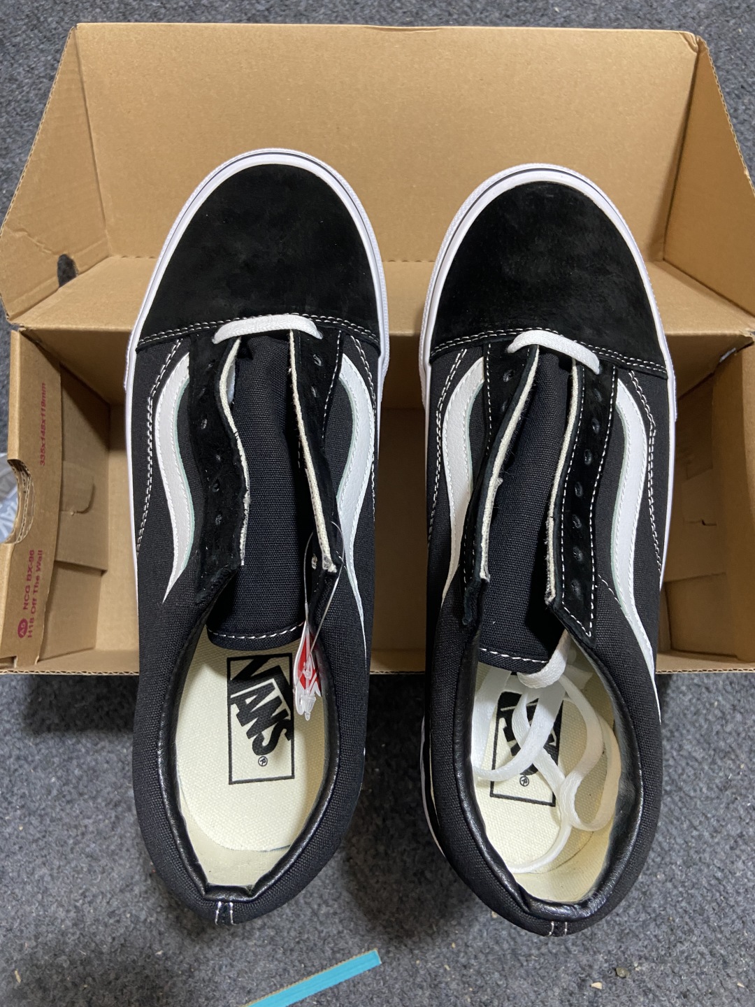 
Vans Old Skool 黑白
经典黑白复古高街百搭休闲帆布鞋
手绘腰果花印第安风 小众且高级
货