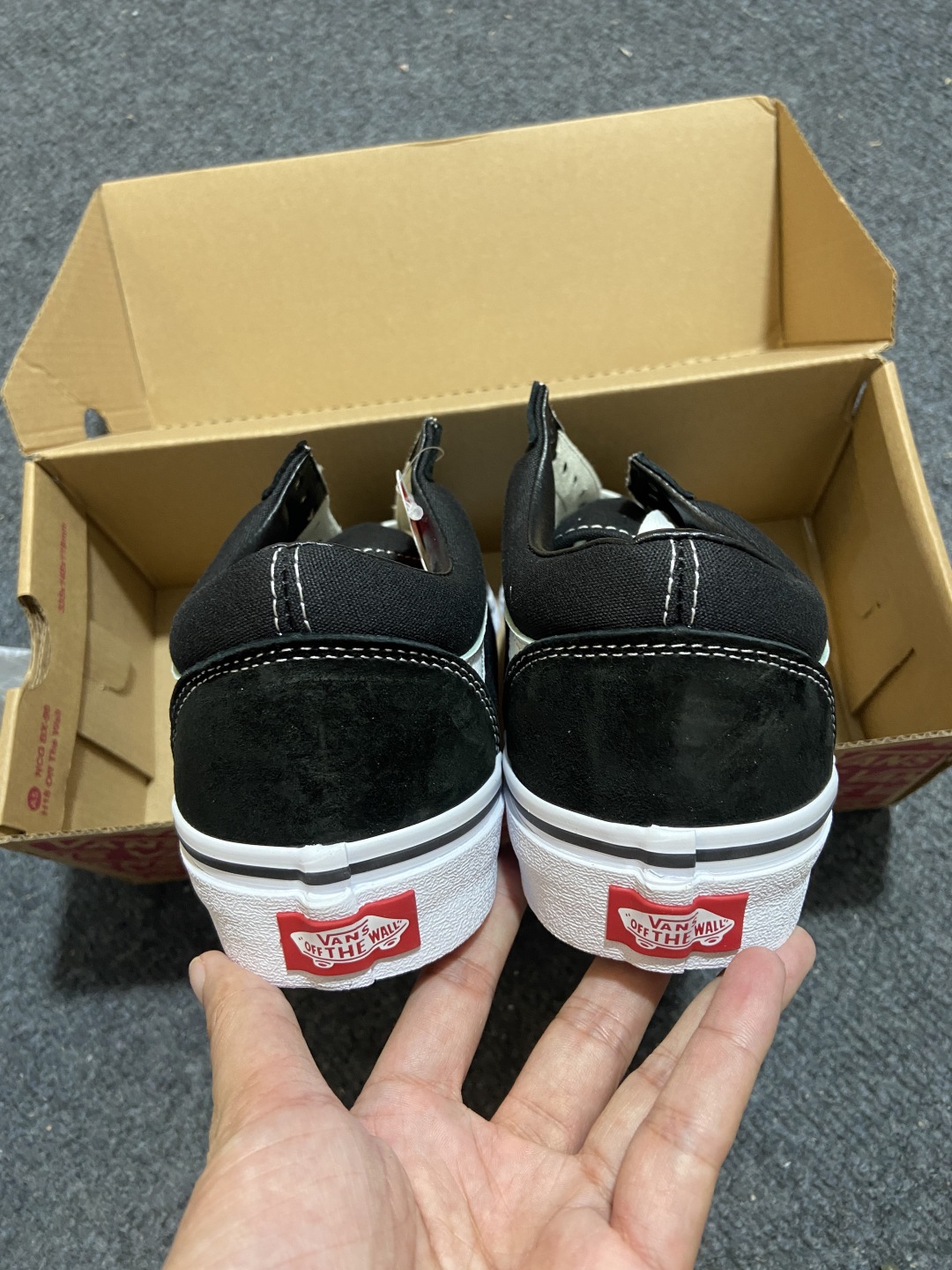 
Vans Old Skool 黑白
经典黑白复古高街百搭休闲帆布鞋
手绘腰果花印第安风 小众且高级
货