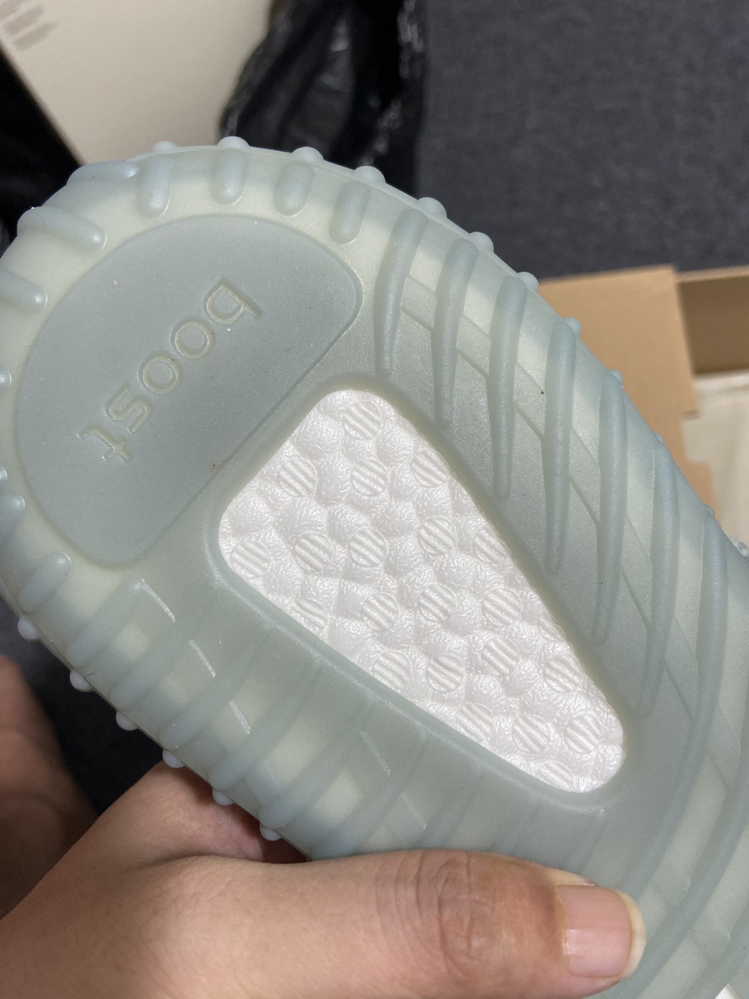Yeezy翠玉灰 尺码36-48

纯原版出品- Yeezy 350 V2 Jade Ash 翠玉灰 H