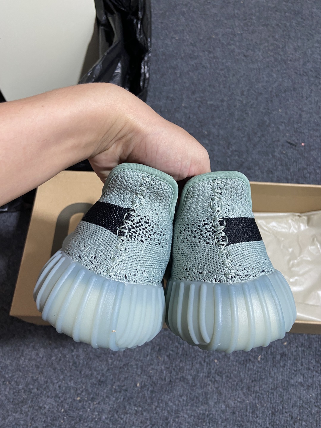 Yeezy翠玉灰 尺码36-48

纯原版出品- Yeezy 350 V2 Jade Ash 翠玉灰 H