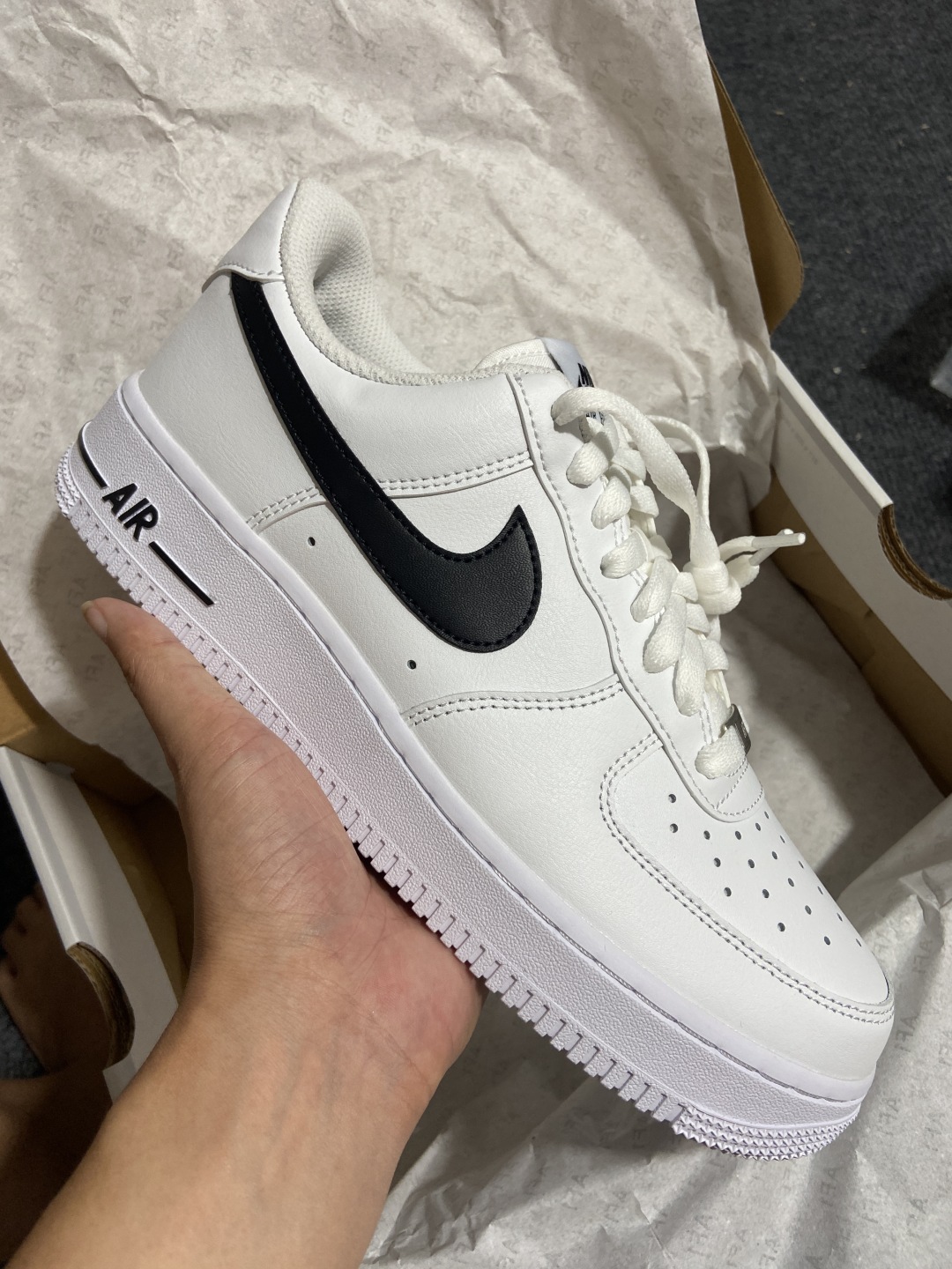 AF1 小权志龙 白色鞋码：35.5-46

纯原出品-Air Force 1‘07 小权志龙 白色 C