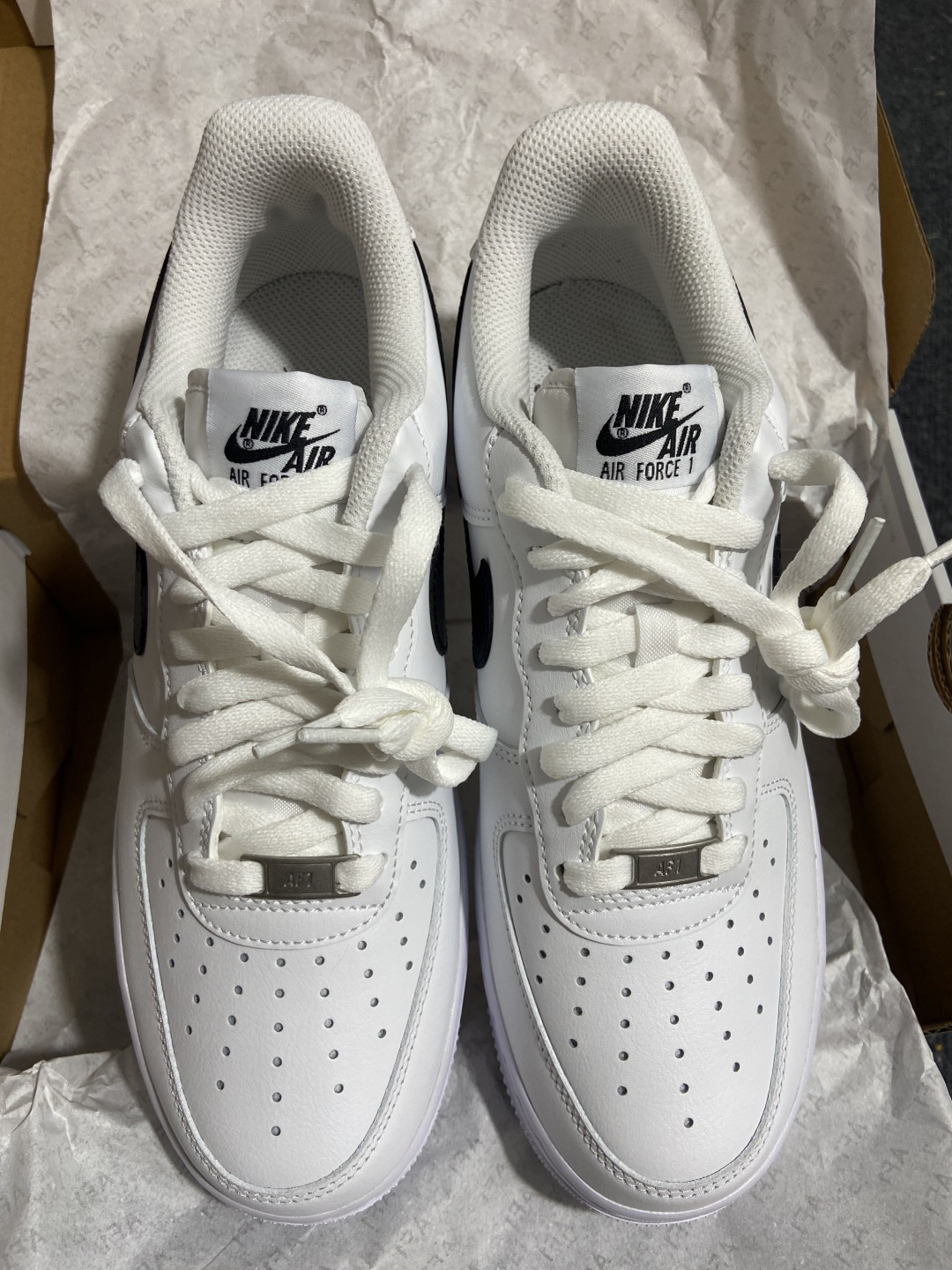 AF1 小权志龙 白色鞋码：35.5-46

纯原出品-Air Force 1‘07 小权志龙 白色 C