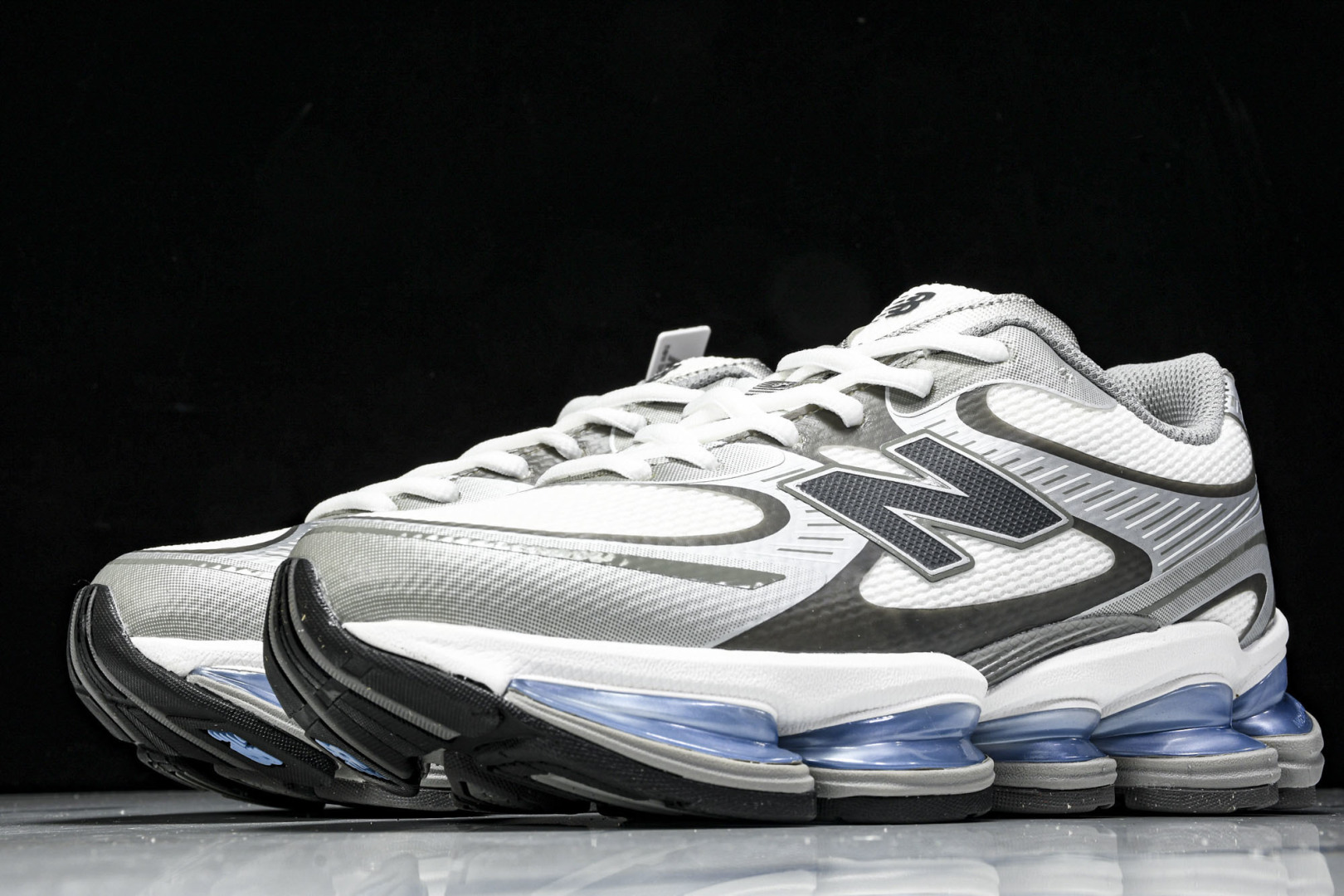 NB2000 尺码36-46.5

纯原版出品-New Balance 2000系列复古老爹风休闲运动慢