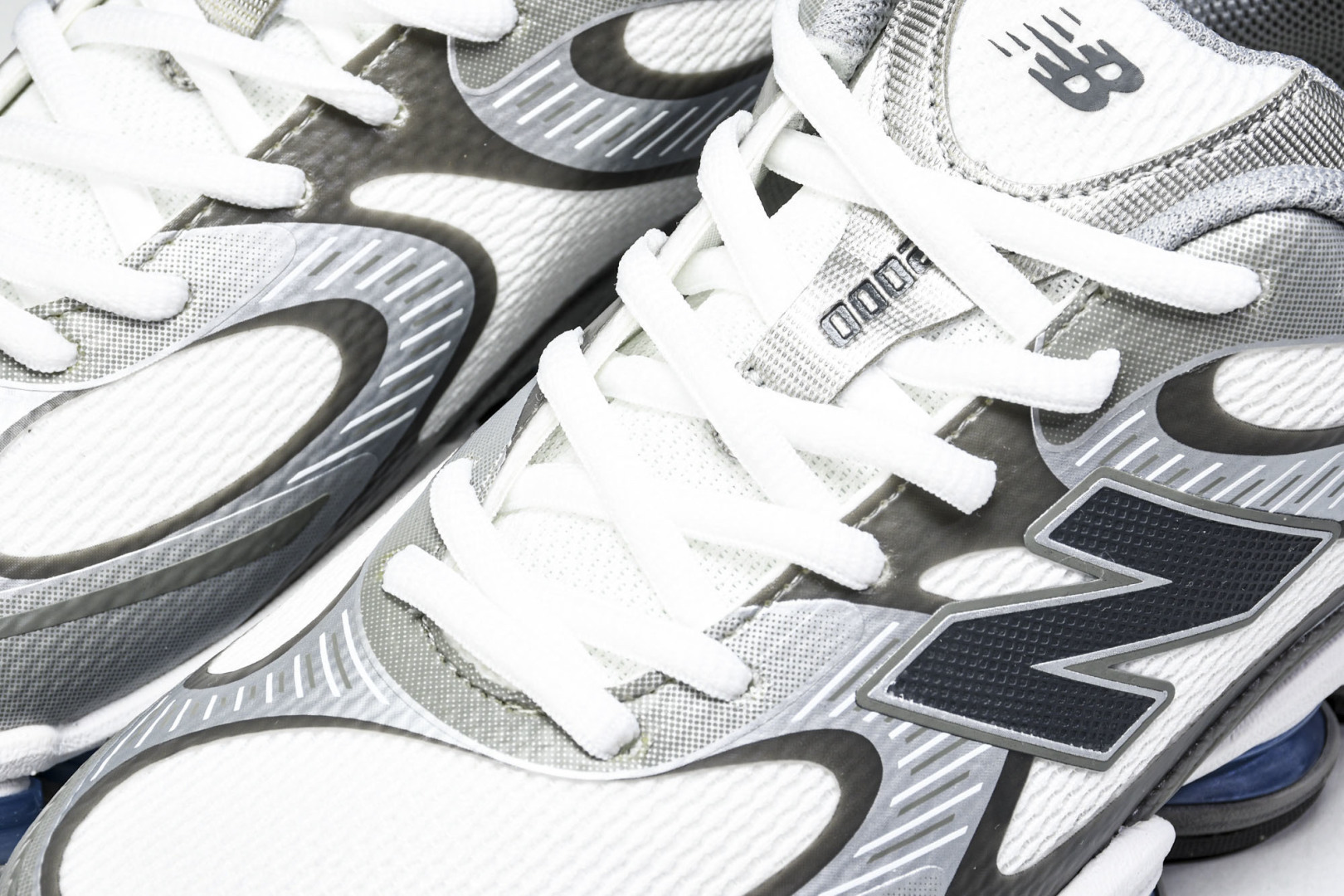 NB2000 尺码36-46.5

纯原版出品-New Balance 2000系列复古老爹风休闲运动慢