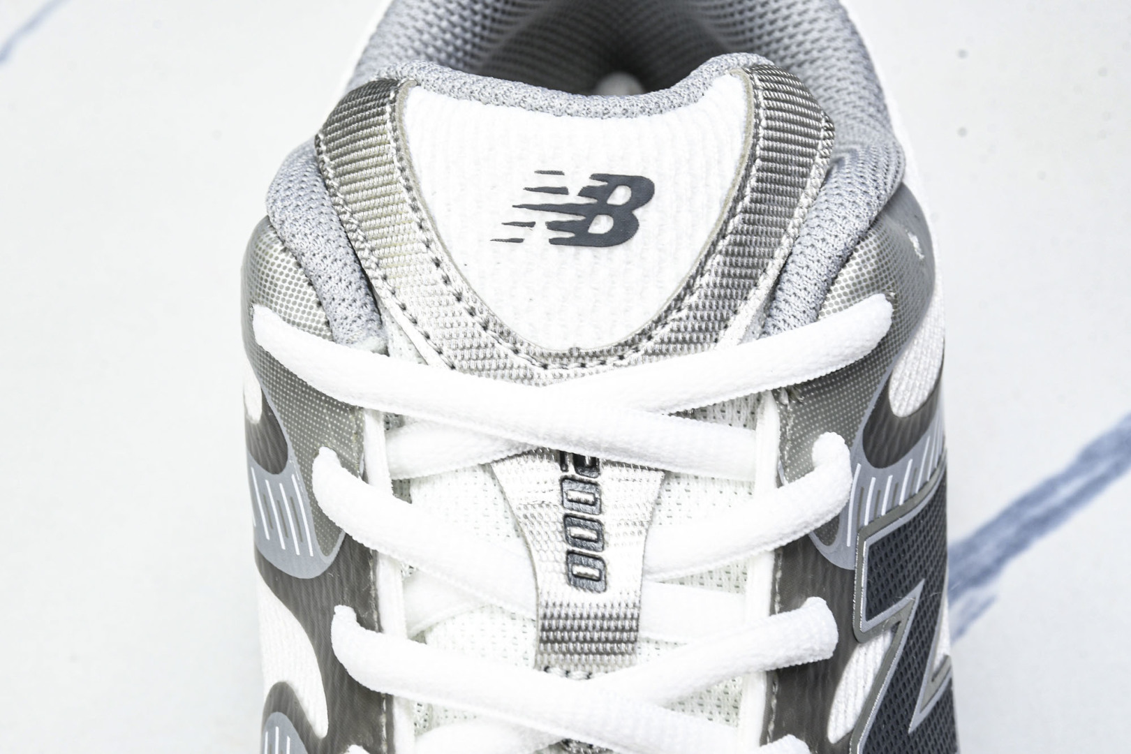 NB2000 尺码36-46.5

纯原版出品-New Balance 2000系列复古老爹风休闲运动慢