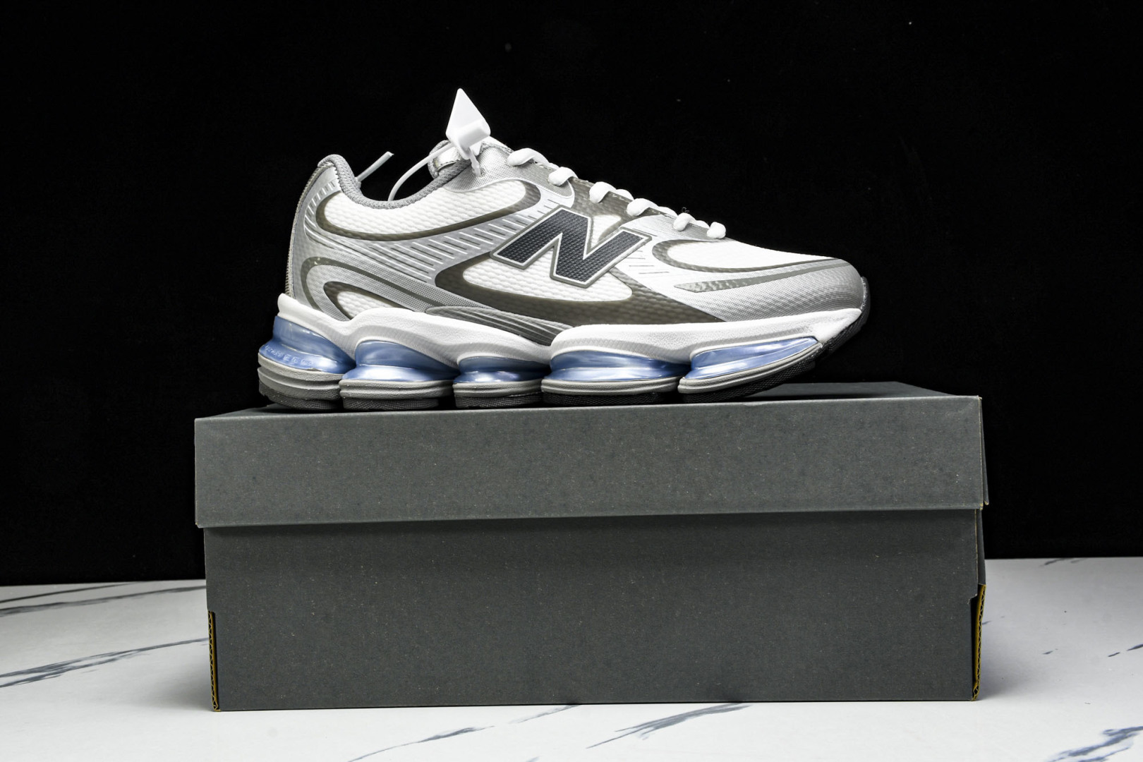 NB2000 尺码36-46.5

纯原版出品-New Balance 2000系列复古老爹风休闲运动慢