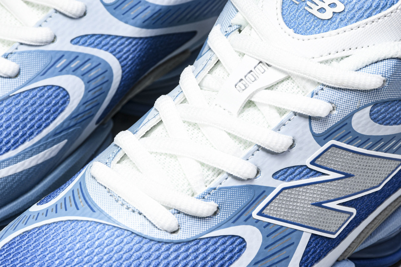 NB2000 尺码36-46.5

纯原版出品-New Balance 2000系列复古老爹风休闲运动慢