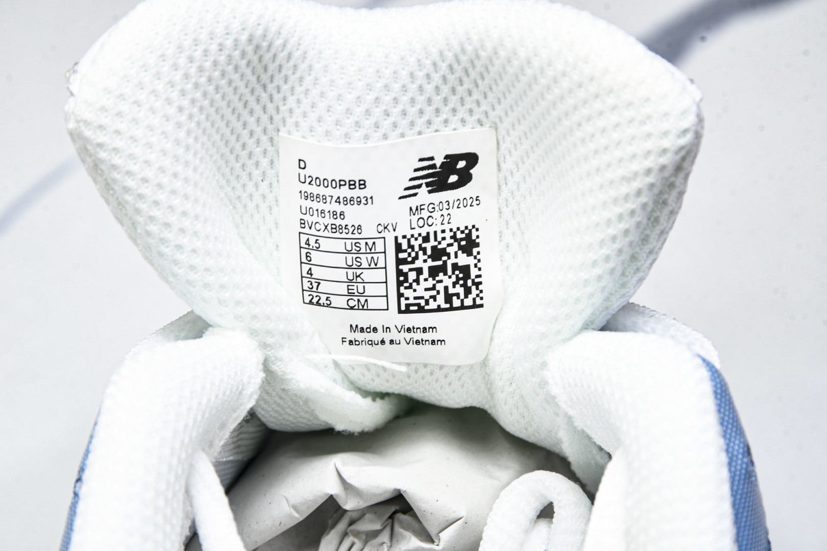NB2000 尺码36-46.5

纯原版出品-New Balance 2000系列复古老爹风休闲运动慢