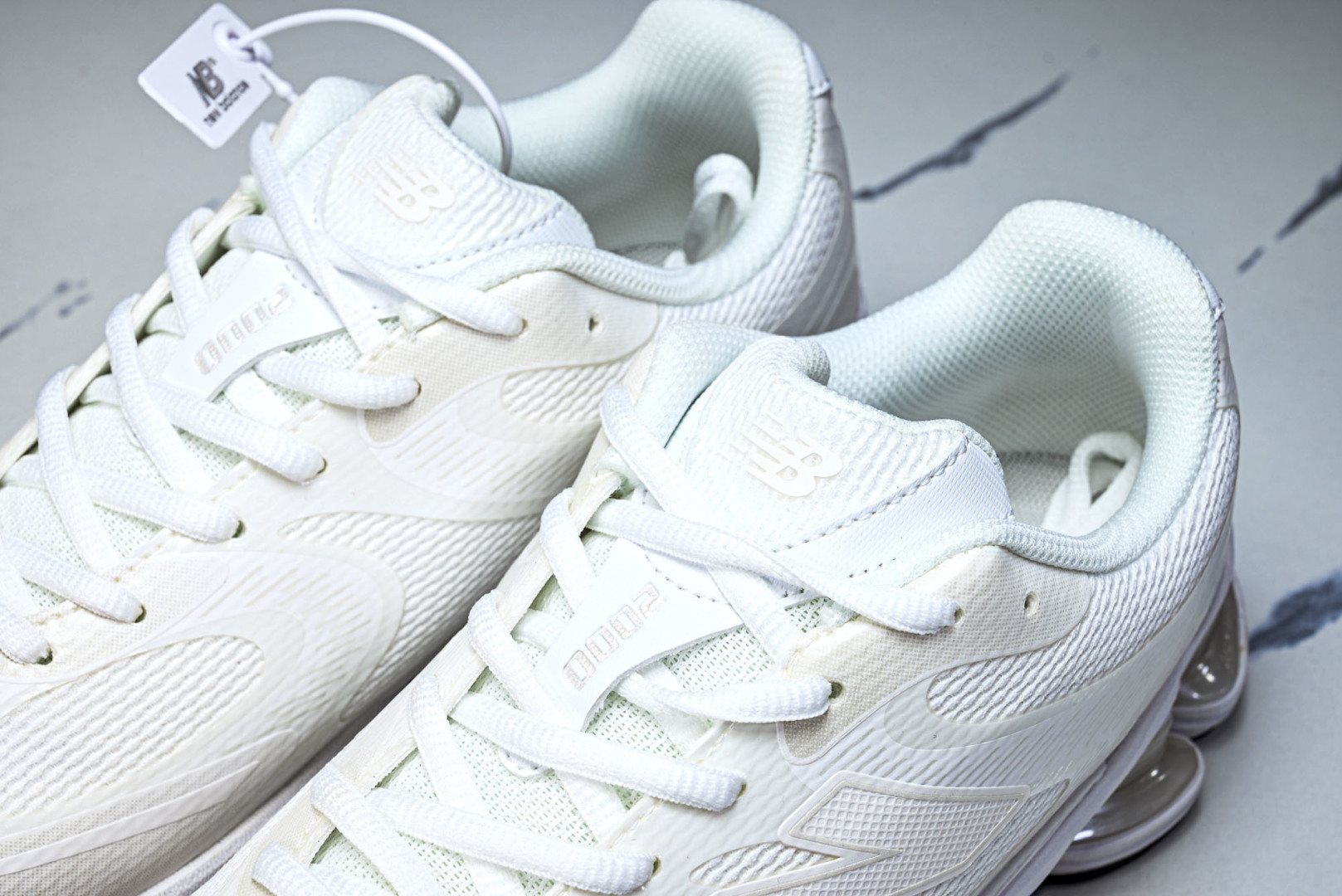 NB2000 尺码36-46.5

纯原版出品-New Balance 新百伦 M2000系列  时尚百
