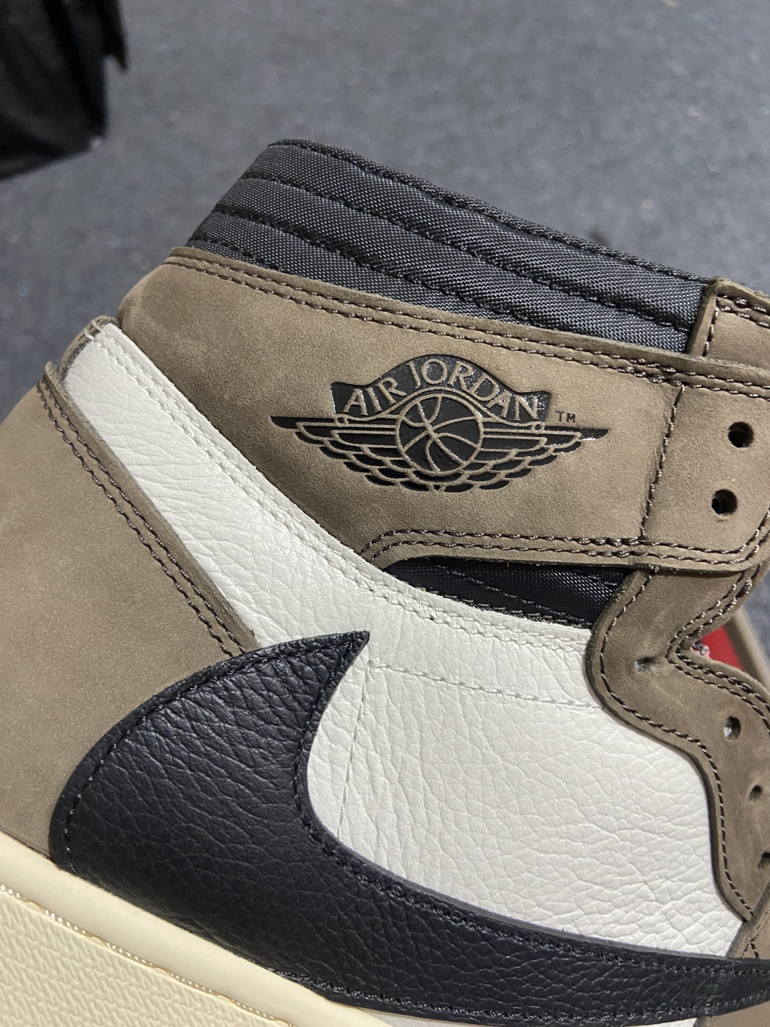 AJ1高帮倒钩 鬼脸 尺码40.5-48.5

纯原版出品-Air Jordan 1 Travis Sc