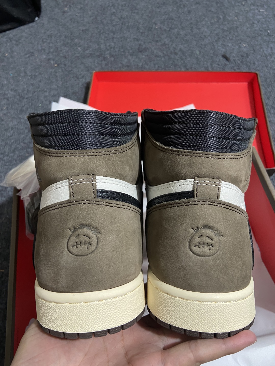 AJ1高帮倒钩 鬼脸 尺码40.5-48.5

纯原版出品-Air Jordan 1 Travis Sc