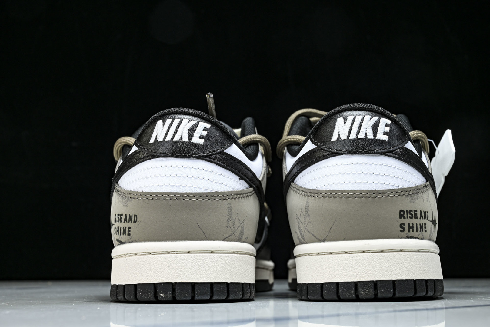 Dunk 尺码:36-46纯原出品-SB Dunk Low 绑带白灰色 SB低帮运动休闲板鞋 DD150