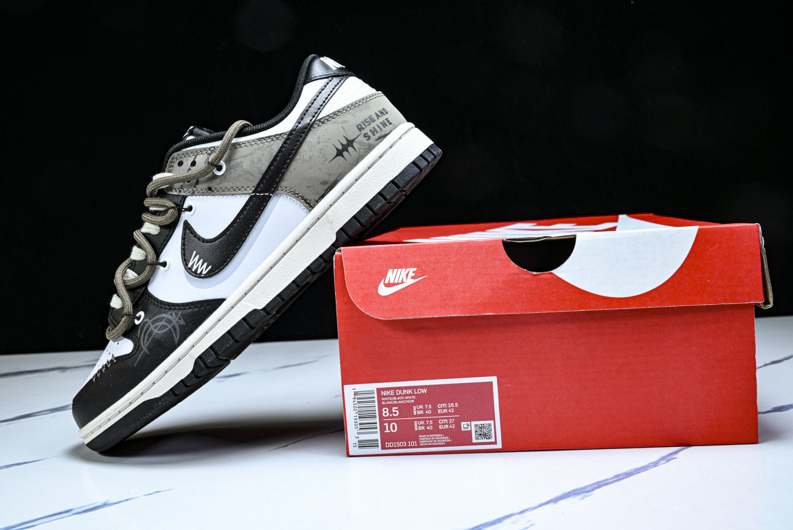 Dunk 尺码:36-46纯原出品-SB Dunk Low 绑带白灰色 SB低帮运动休闲板鞋 DD150