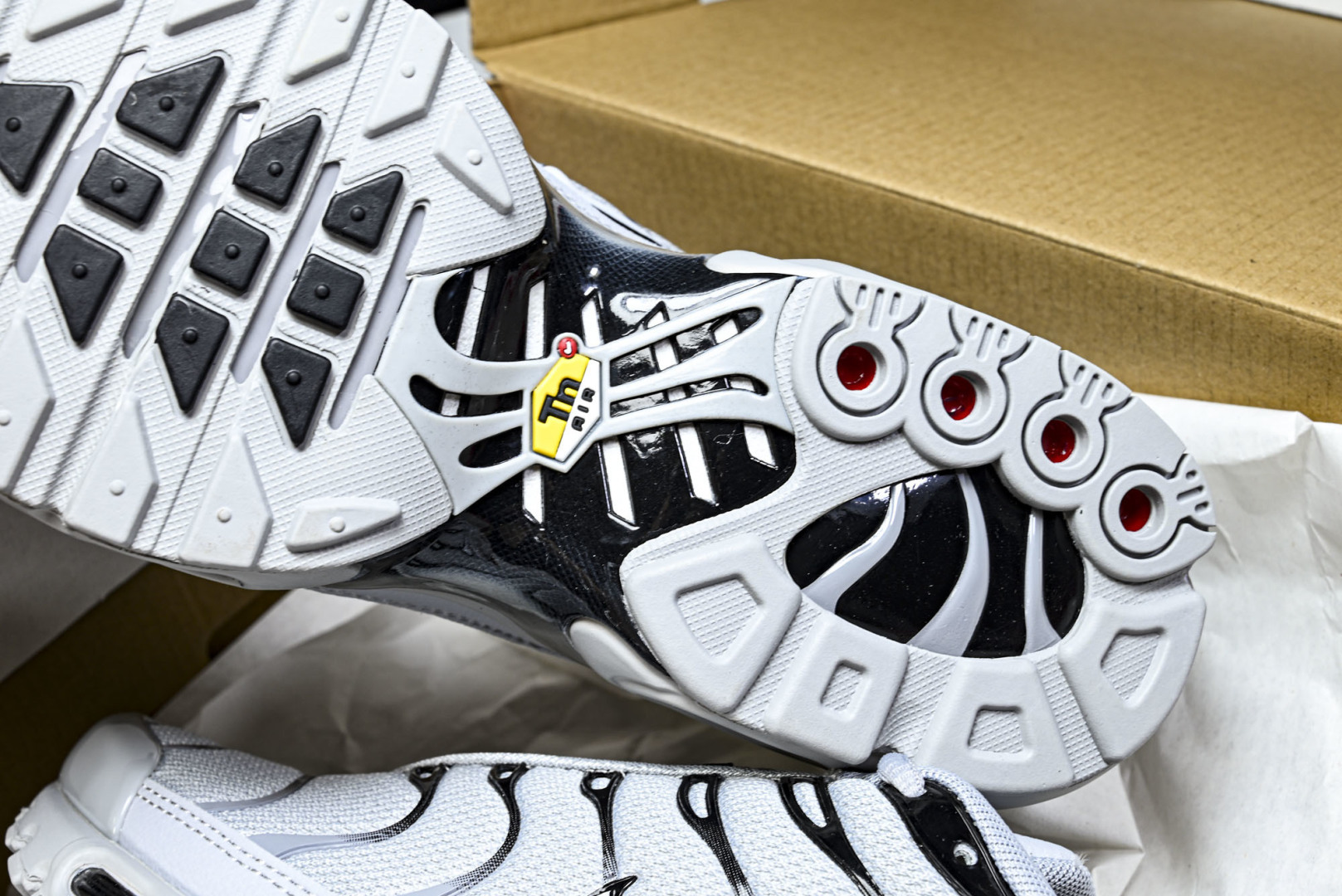 MAX 尺码:36-46纯原出品-AIR MAX PLUS PRM男女士同款气垫跑步鞋 HQ3029-0