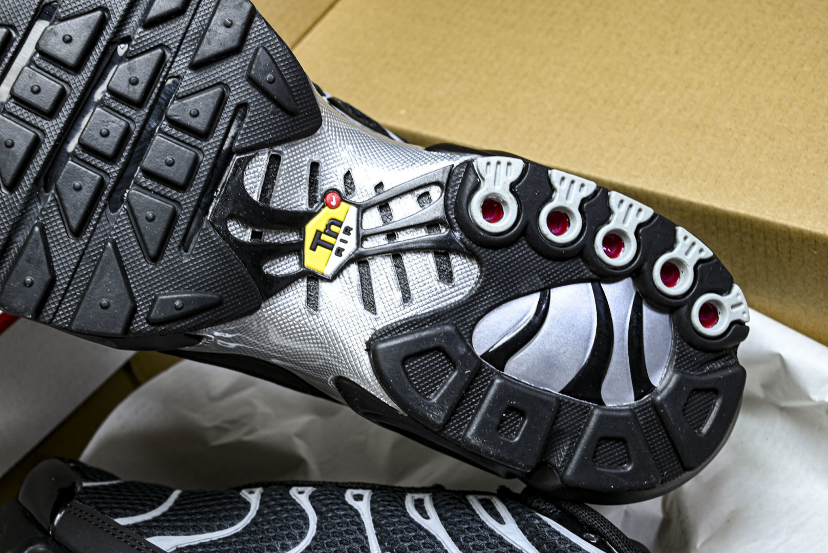 MAX 尺码:36-46纯原出品-AIR MAX PLUS PRM男女士同款气垫跑步鞋HQ3029-00