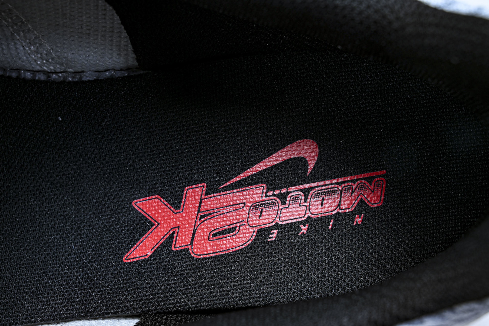 NK Air Max Moto 2K 耐克新款复古气垫跑步鞋 HQ2056 尺寸 36 36.5 37.