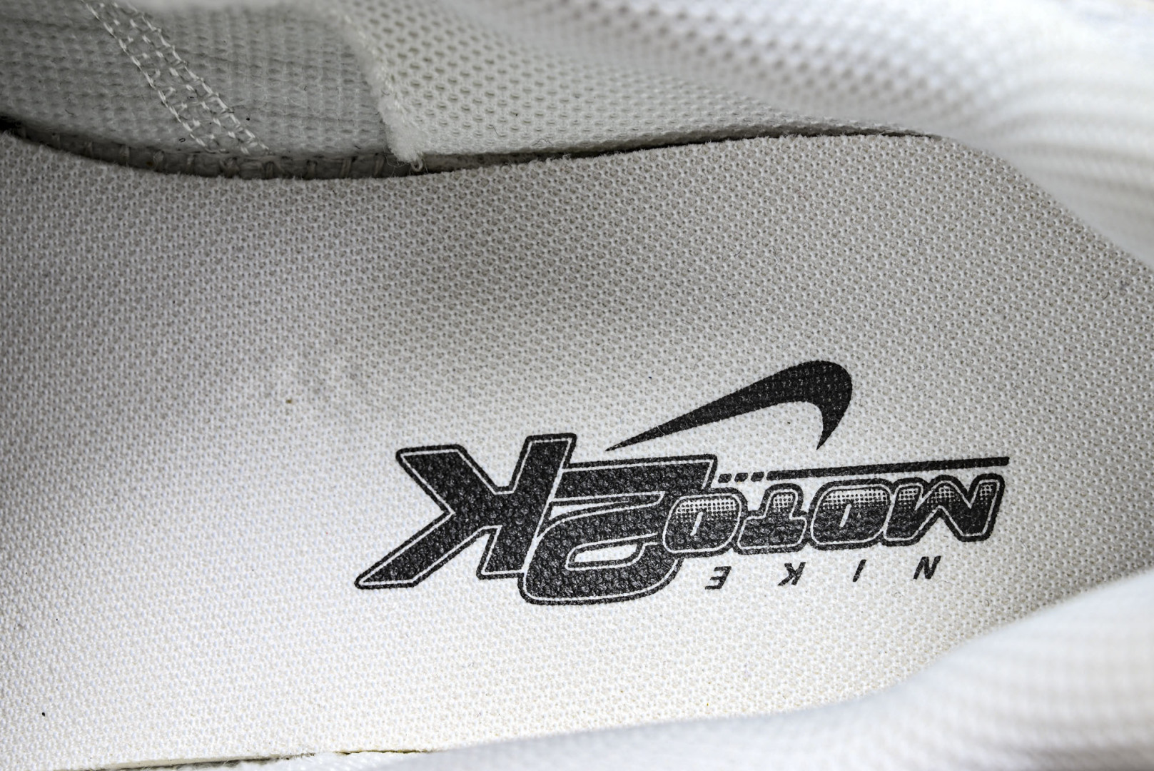 NK Air Max Moto 2K 耐克新款复古气垫跑步鞋 HQ2056_CM_4 尺寸 36 36.