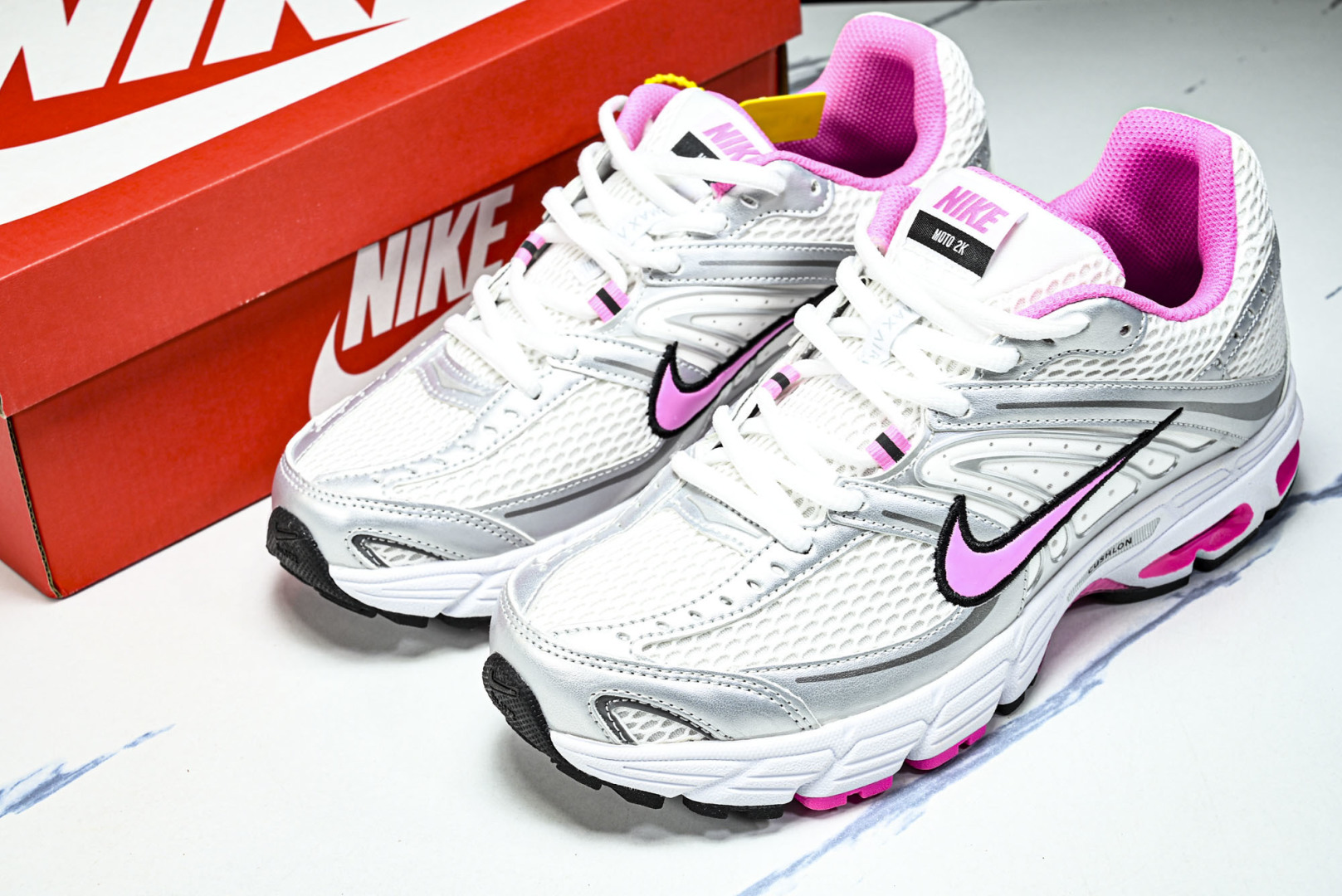 NK Air Max Moto 2K 耐克新款复古气垫跑步鞋 HQ2056-101 尺寸 36 36.5