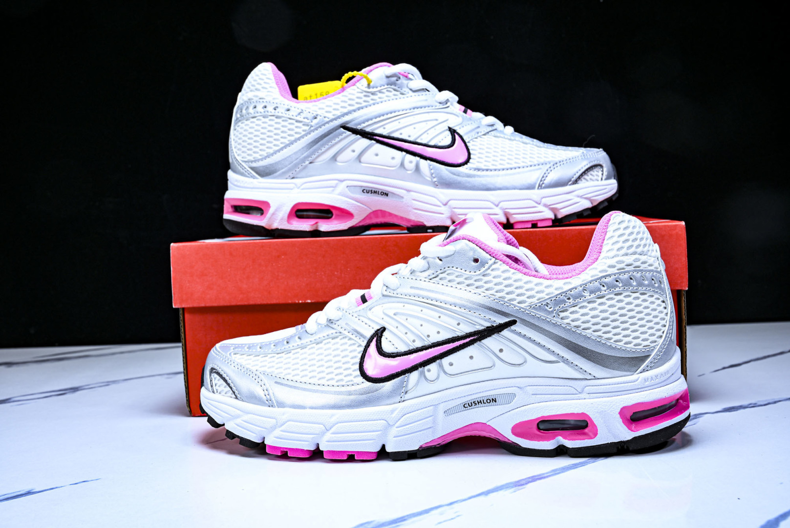 NK Air Max Moto 2K 耐克新款复古气垫跑步鞋 HQ2056-101 尺寸 36 36.5