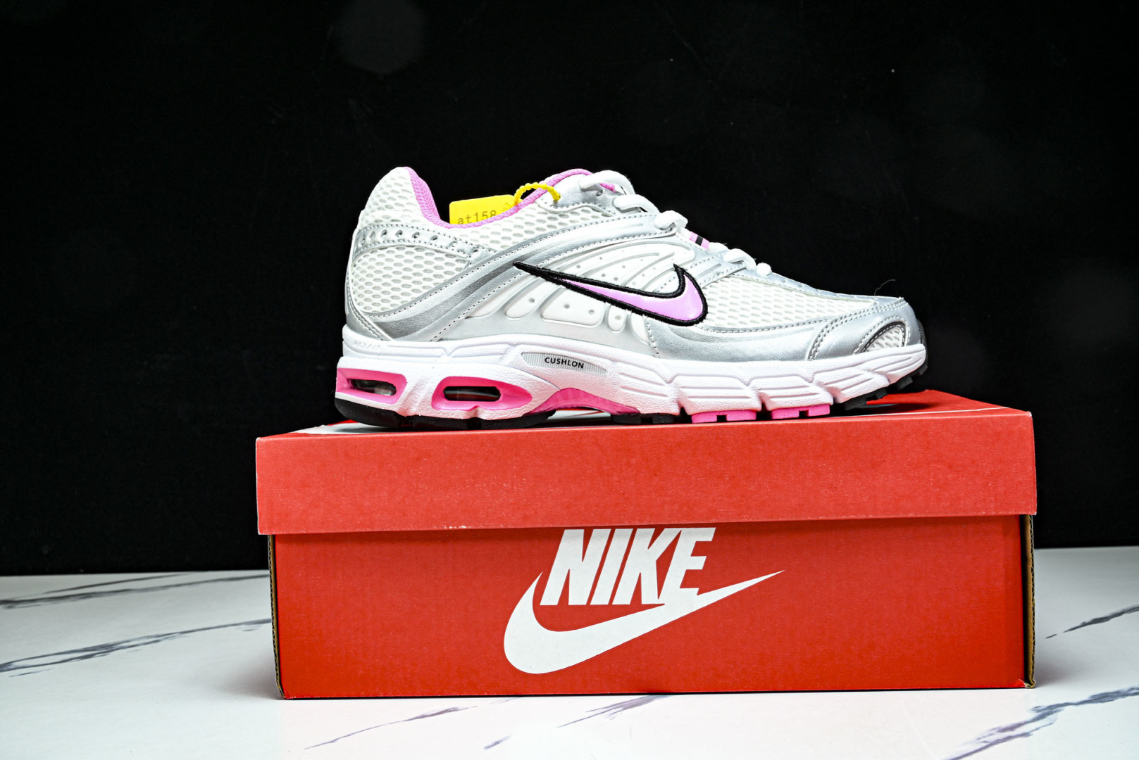 NK Air Max Moto 2K 耐克新款复古气垫跑步鞋 HQ2056-101 尺寸 36 36.5