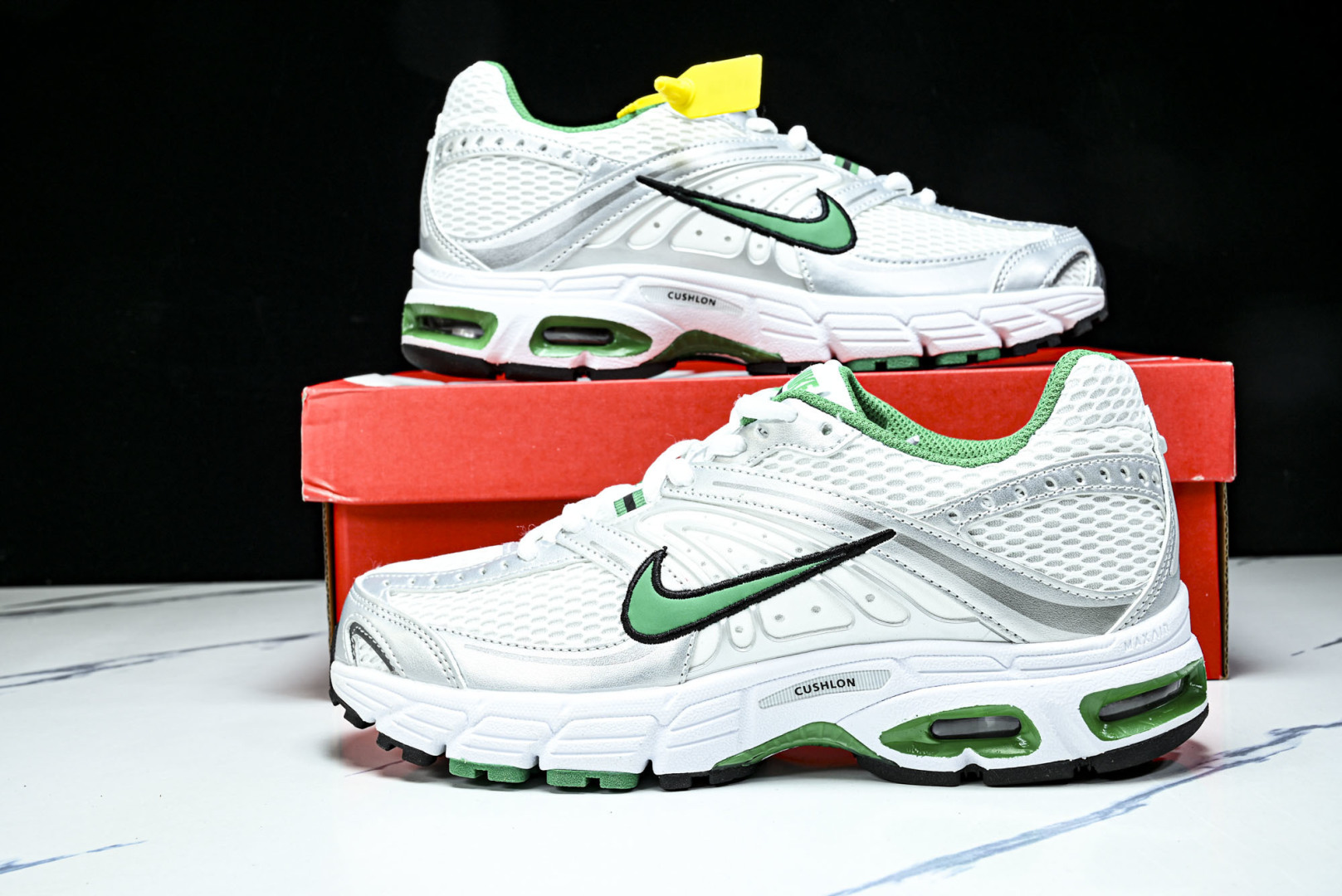 NK Air Max Moto 2K 耐克新款复古气垫跑步鞋 HQ2056-002 尺寸 36 36.5