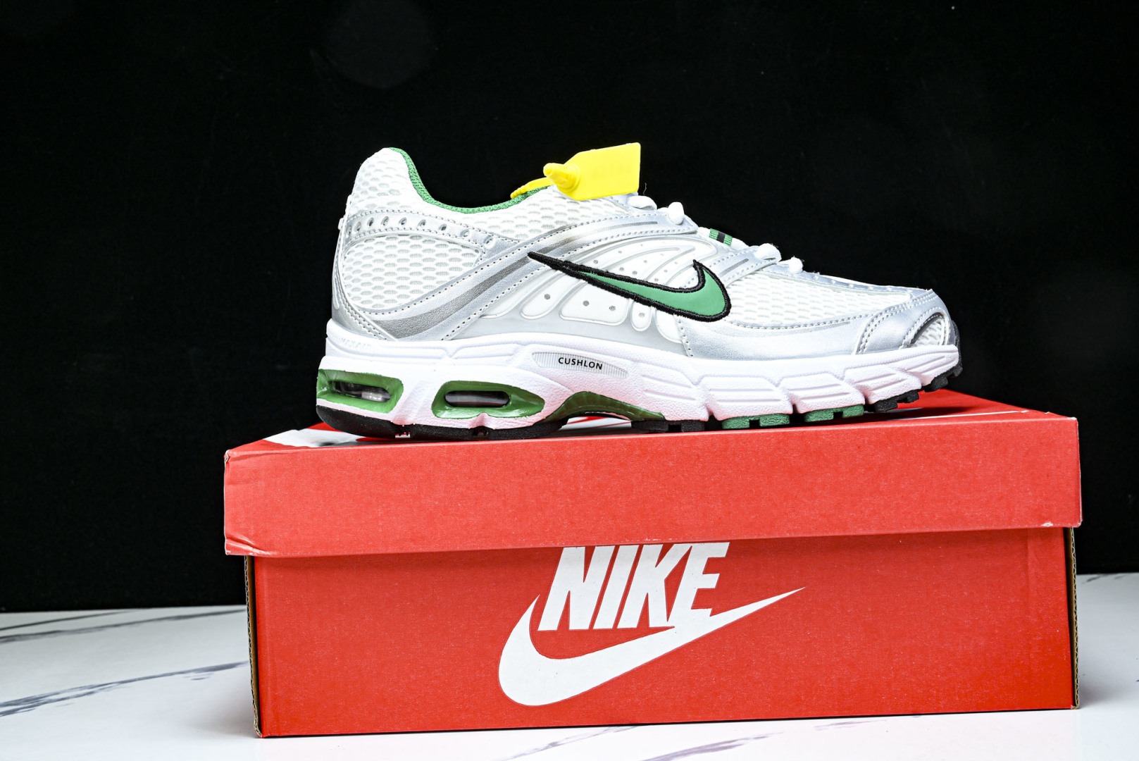 NK Air Max Moto 2K 耐克新款复古气垫跑步鞋 HQ2056-002 尺寸 36 36.5