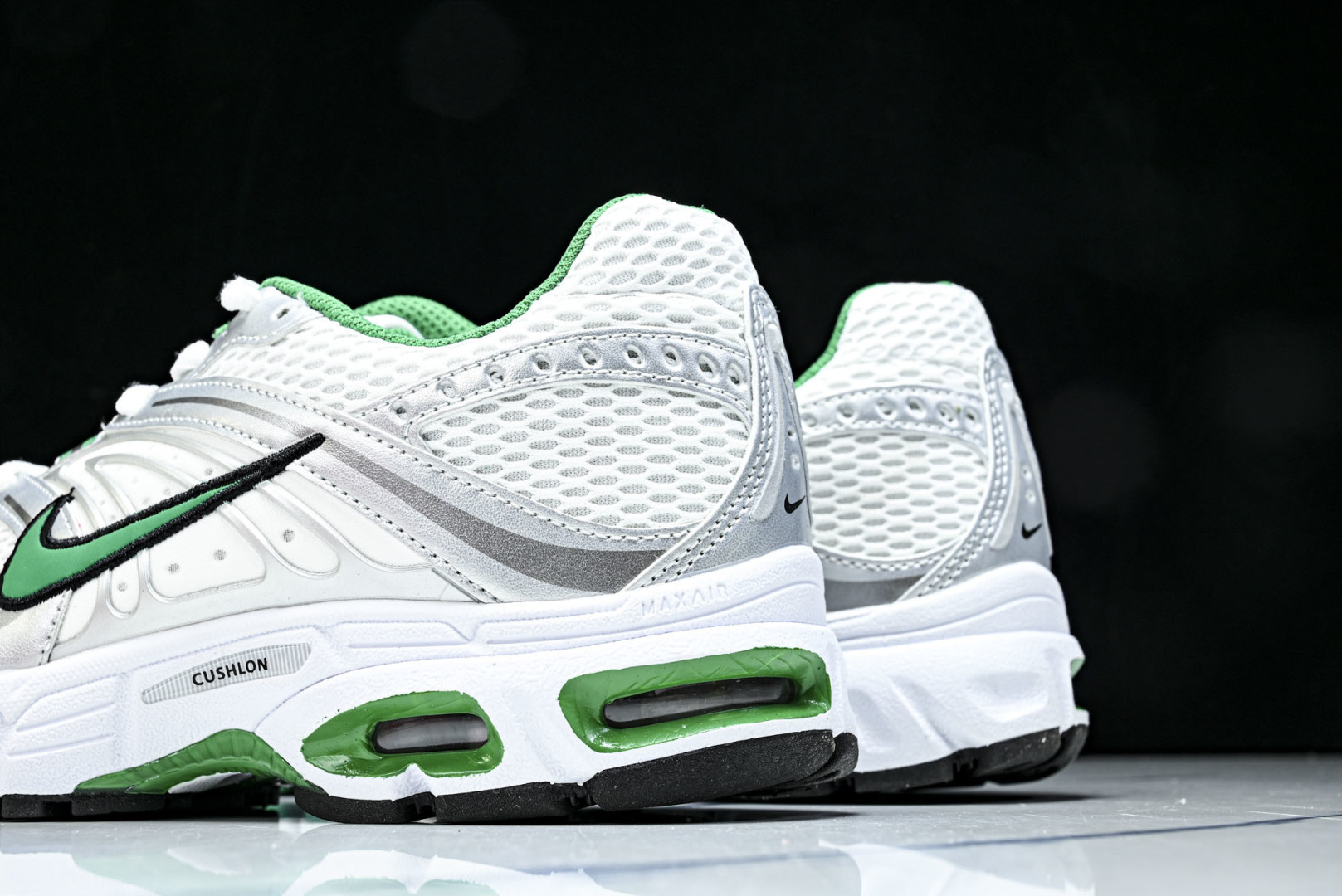 NK Air Max Moto 2K 耐克新款复古气垫跑步鞋 HQ2056-002 尺寸 36 36.5