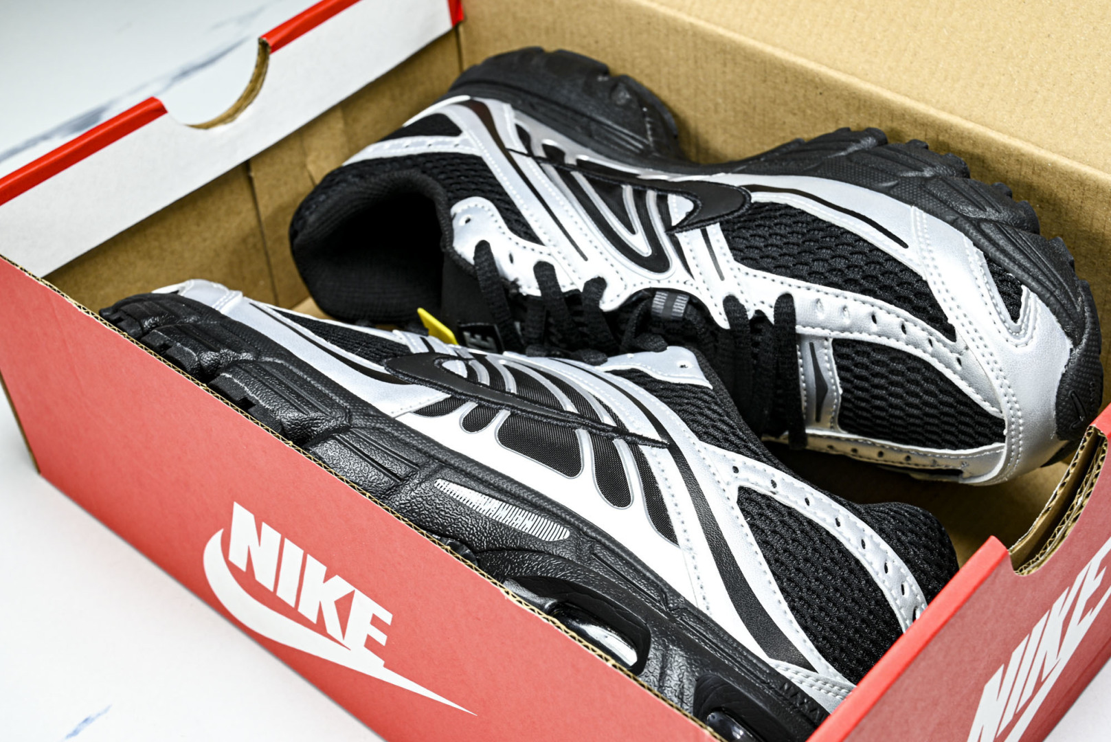 NK Air Max Moto 2K 耐克新款复古气垫跑步鞋 HQ2056-007 尺寸 36 36.5