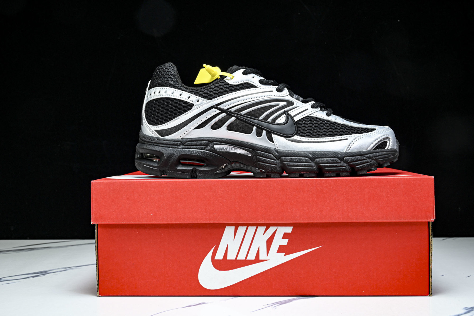 NK Air Max Moto 2K 耐克新款复古气垫跑步鞋 HQ2056-007 尺寸 36 36.5