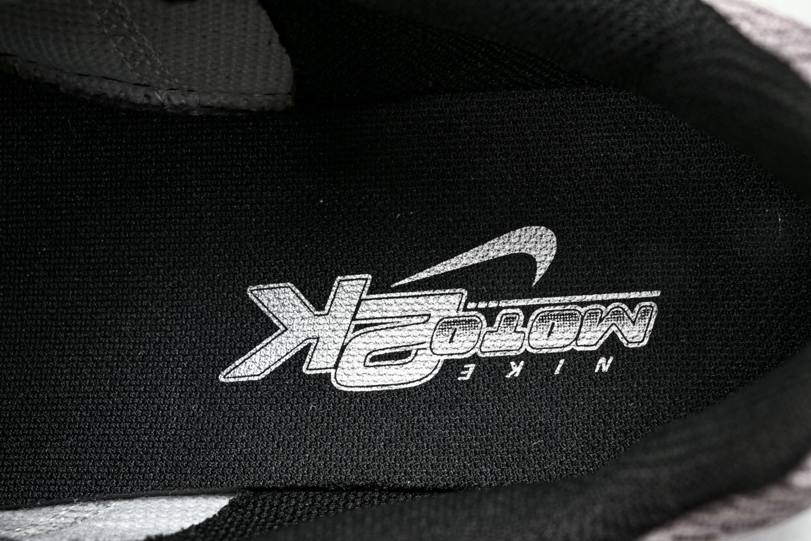 NK Air Max Moto 2K 耐克新款复古气垫跑步鞋 HQ2056-200 尺寸 36 36.5