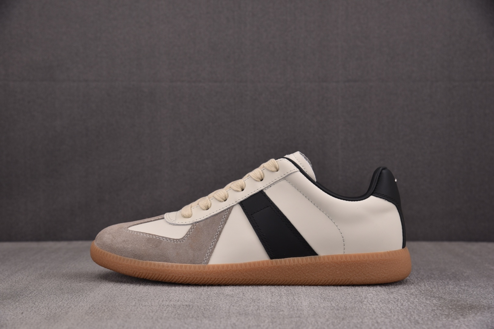 马吉拉 尺码:35-45纯原出品-Maison Margiela 梅森·马吉拉德训鞋 白黑棕 YZ022