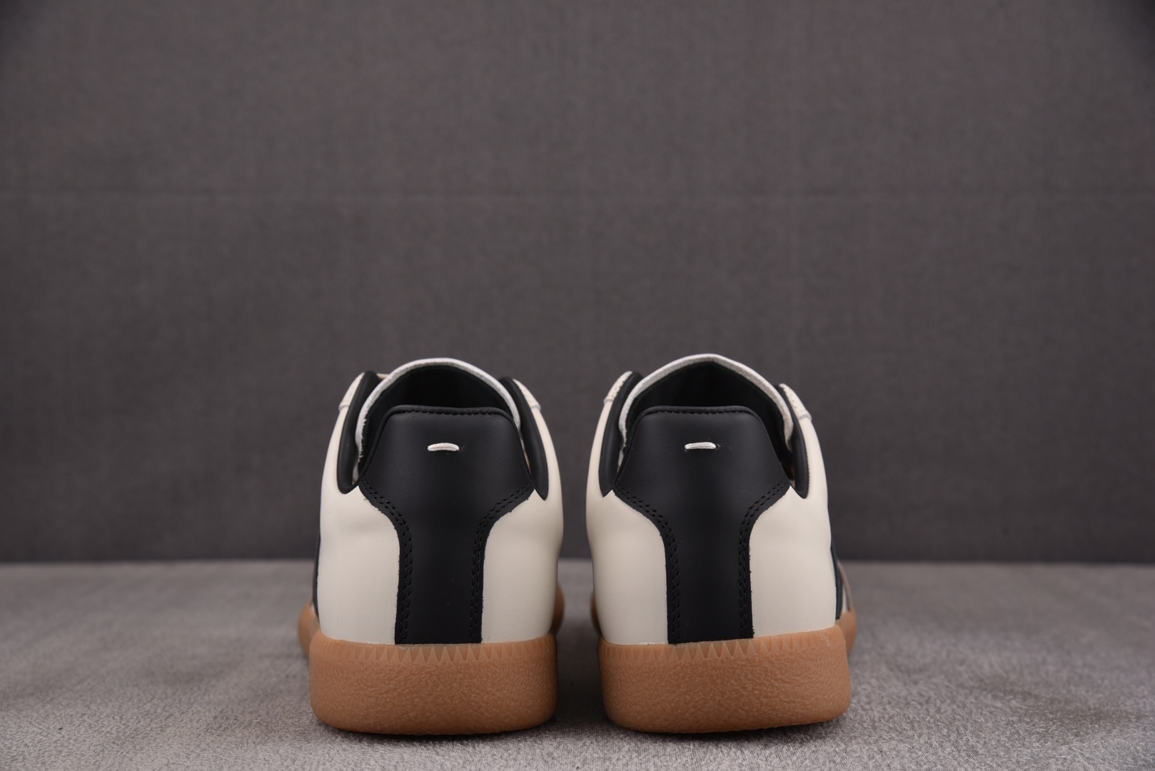 马吉拉 尺码:35-45纯原出品-Maison Margiela 梅森·马吉拉德训鞋 白黑棕 YZ022