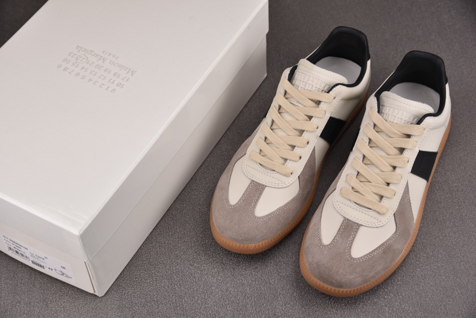 马吉拉 尺码:35-45纯原出品-Maison Margiela 梅森·马吉拉德训鞋 白黑棕 YZ022