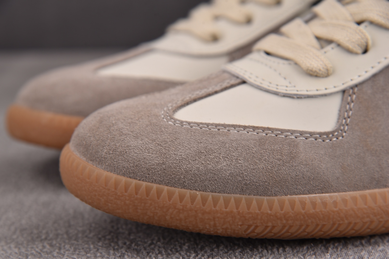 马吉拉 尺码:35-45纯原出品-Maison Margiela 梅森·马吉拉德训鞋 白黑棕 YZ022