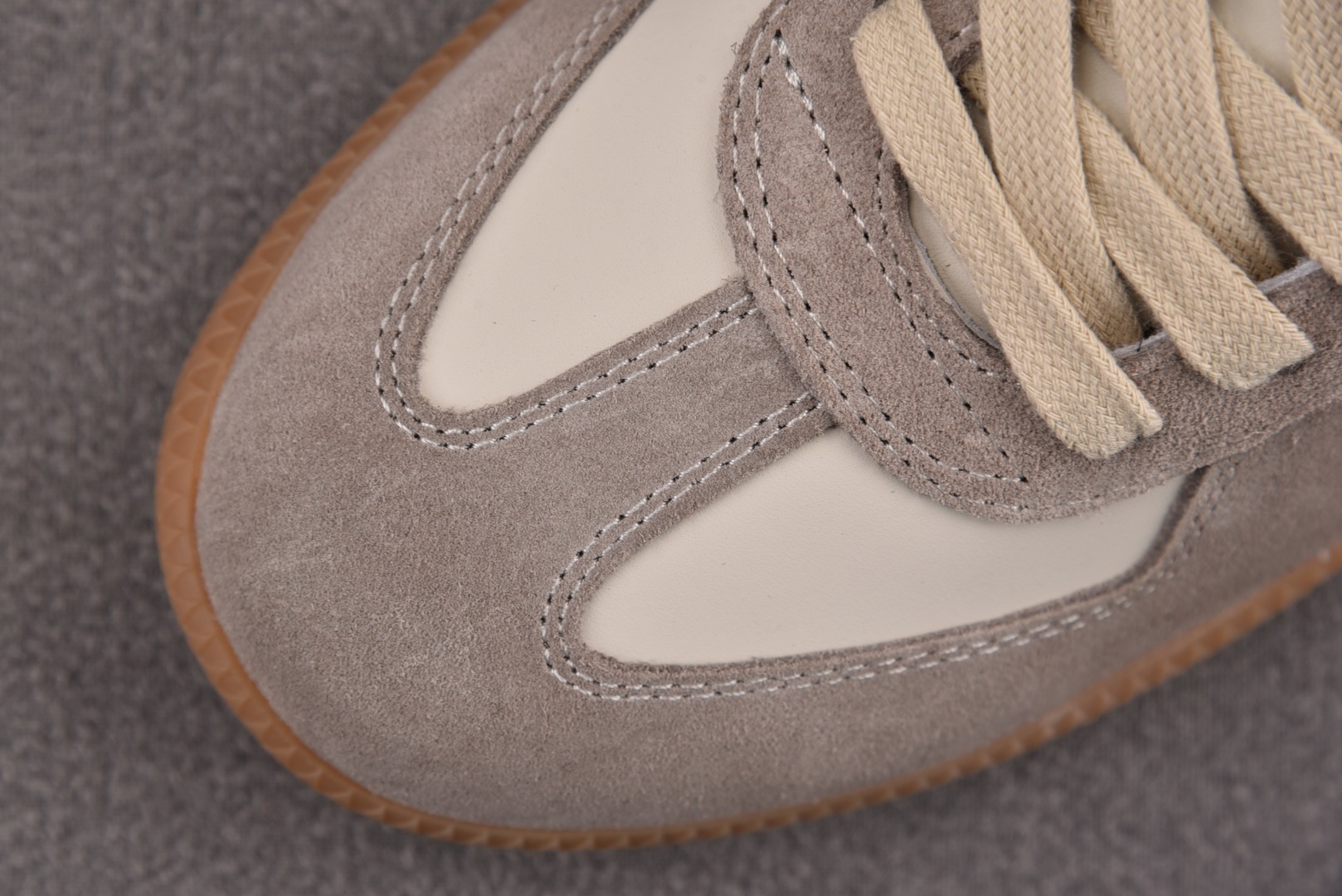 马吉拉 尺码:35-45纯原出品-Maison Margiela 梅森·马吉拉德训鞋 白棕 YZ022尺