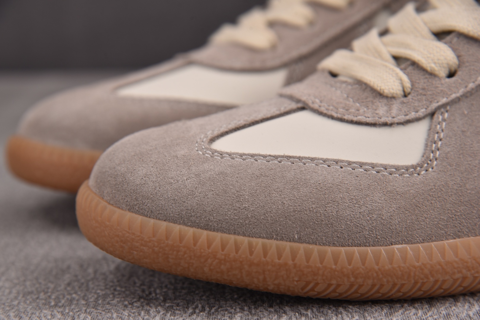 马吉拉 尺码:35-45纯原出品-Maison Margiela 梅森·马吉拉德训鞋 白棕 YZ022尺