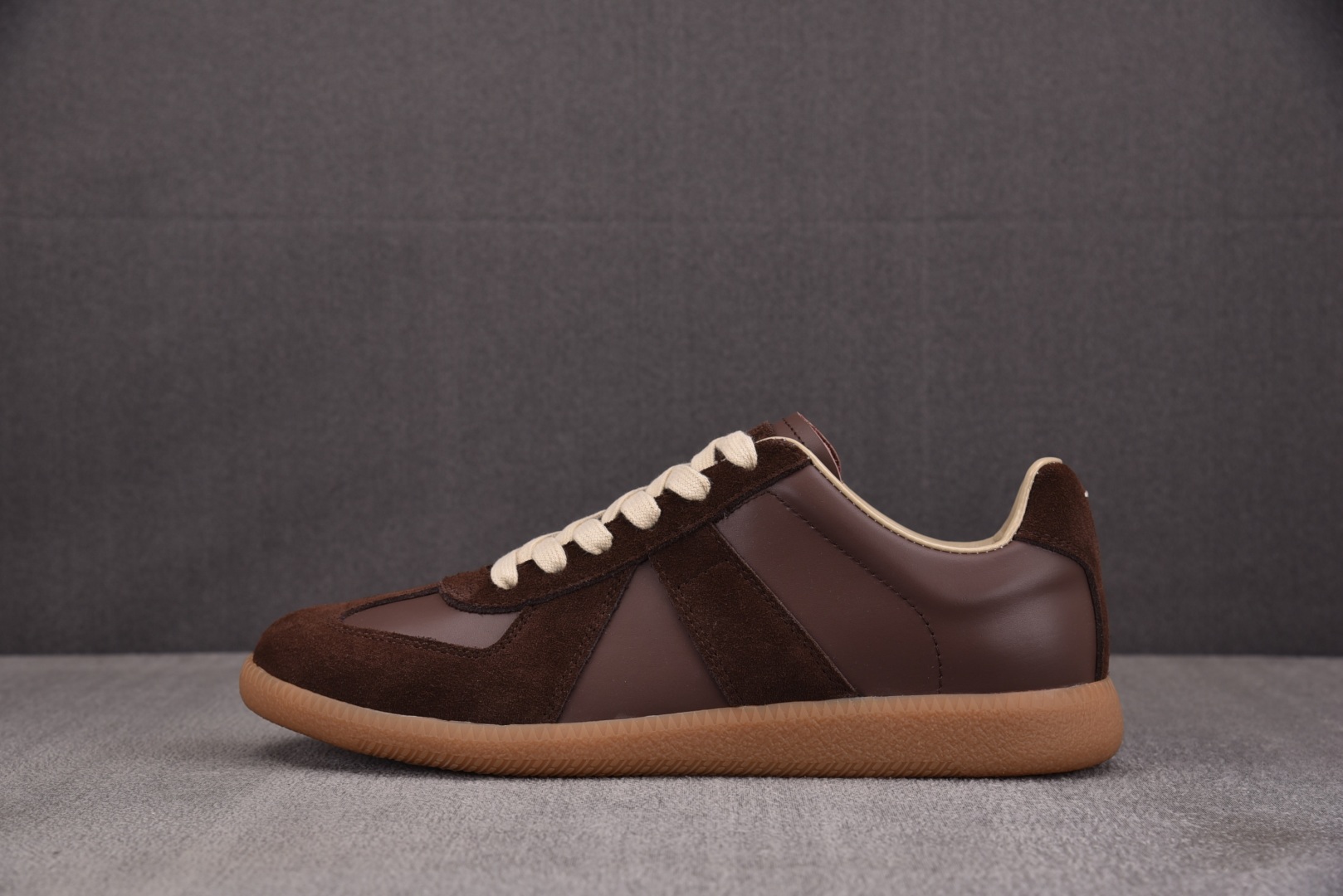 马吉拉 尺码:35-45纯原出品-Maison Margiela 梅森·马吉拉德训鞋 咖啡色 YZ022