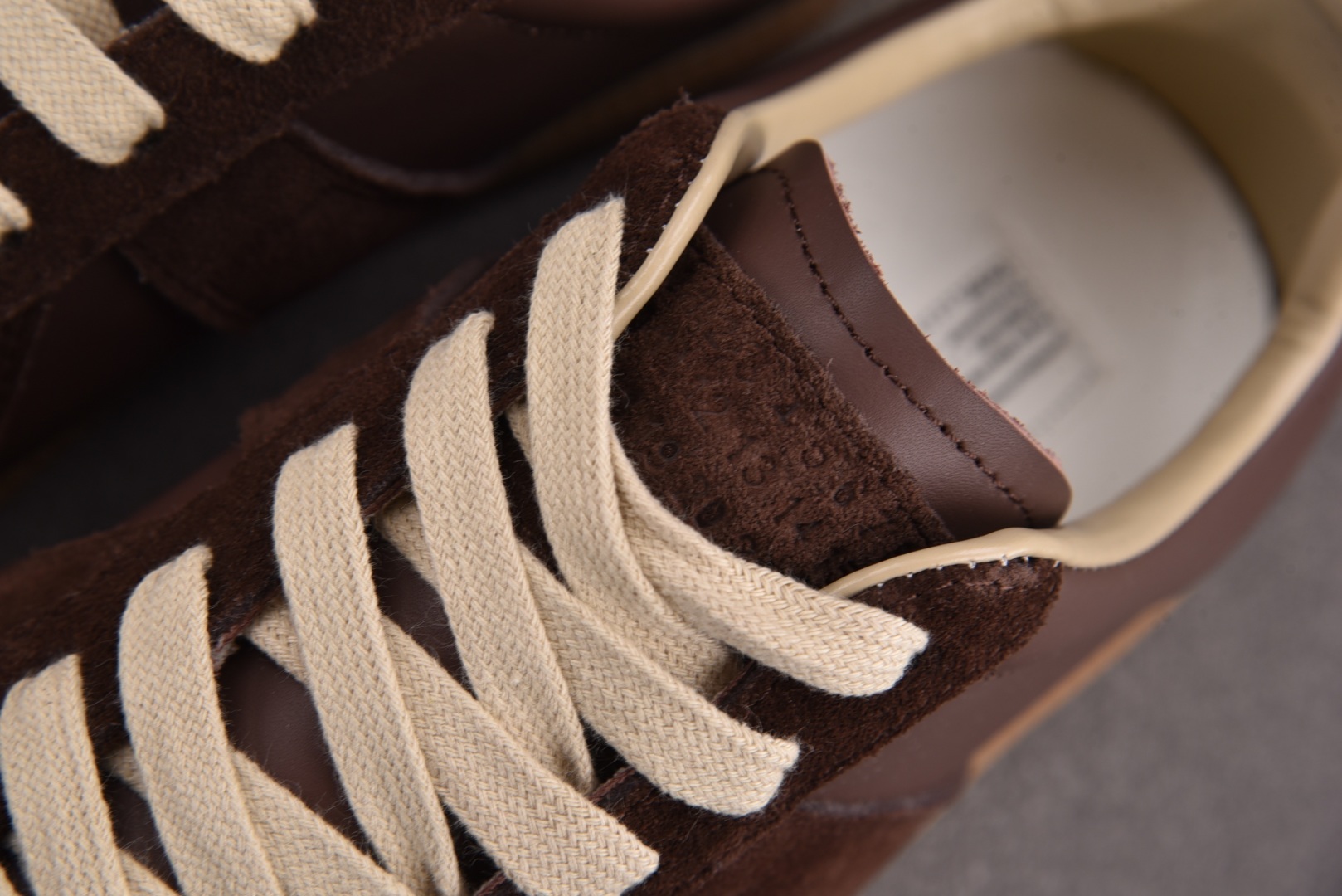 马吉拉 尺码:35-45纯原出品-Maison Margiela 梅森·马吉拉德训鞋 咖啡色 YZ022