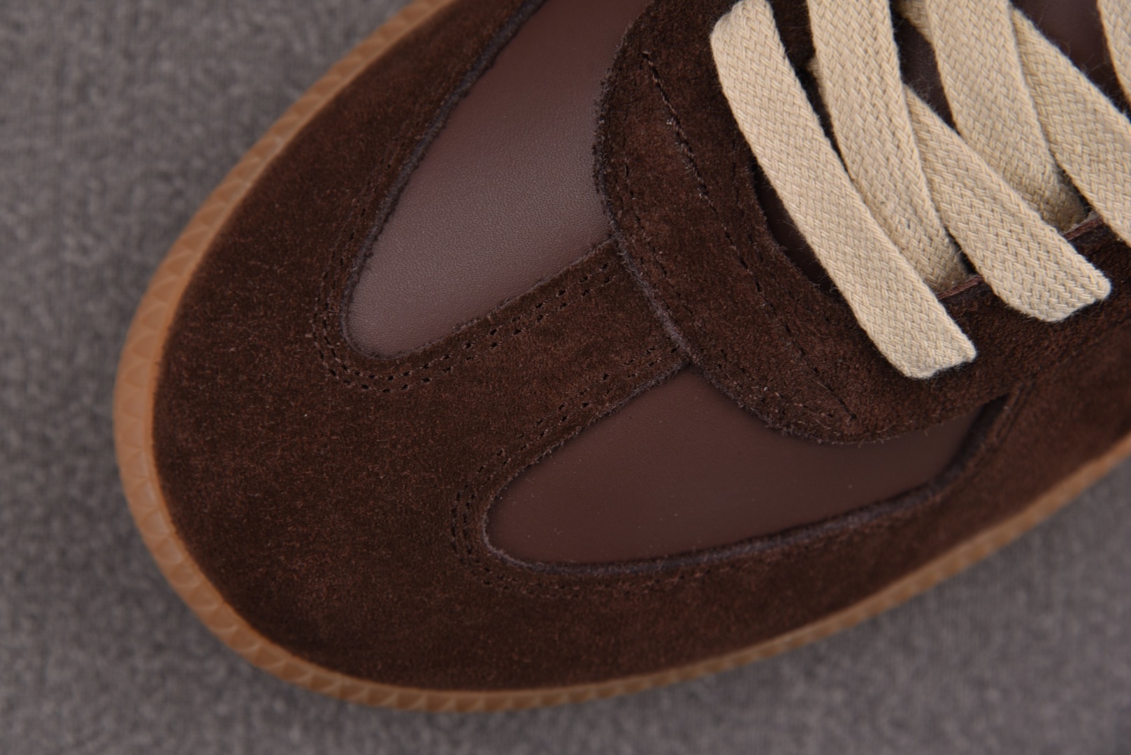 马吉拉 尺码:35-45纯原出品-Maison Margiela 梅森·马吉拉德训鞋 咖啡色 YZ022