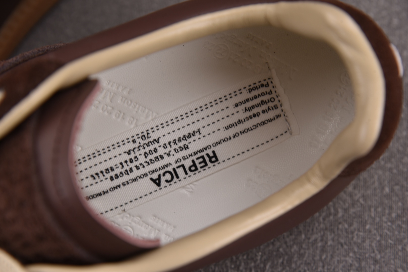 马吉拉 尺码:35-45纯原出品-Maison Margiela 梅森·马吉拉德训鞋 咖啡色 YZ022